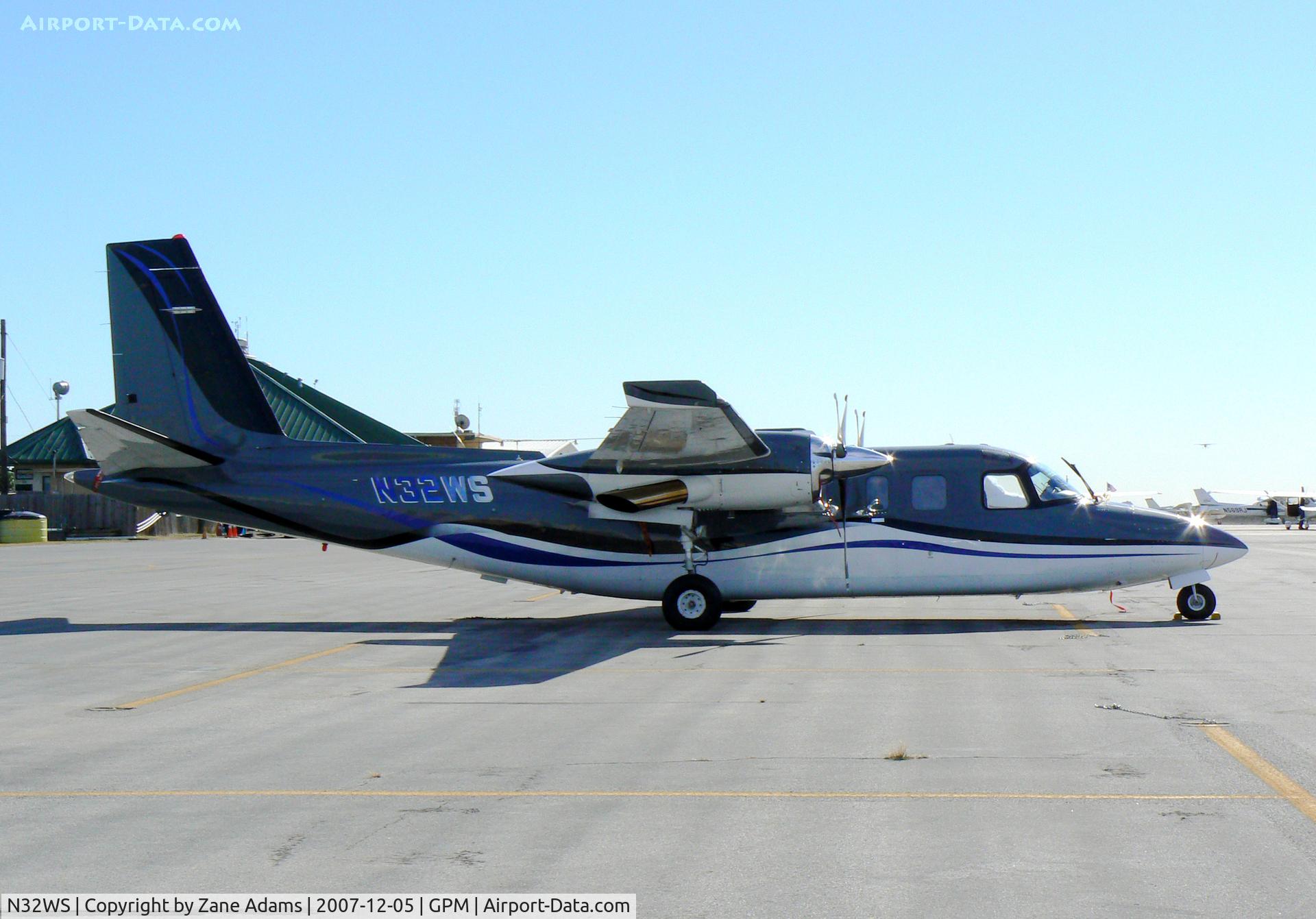 N32WS, 1976 Rockwell International 690A Turbo Commander C/N 11339, Fine looking Aero Commander!