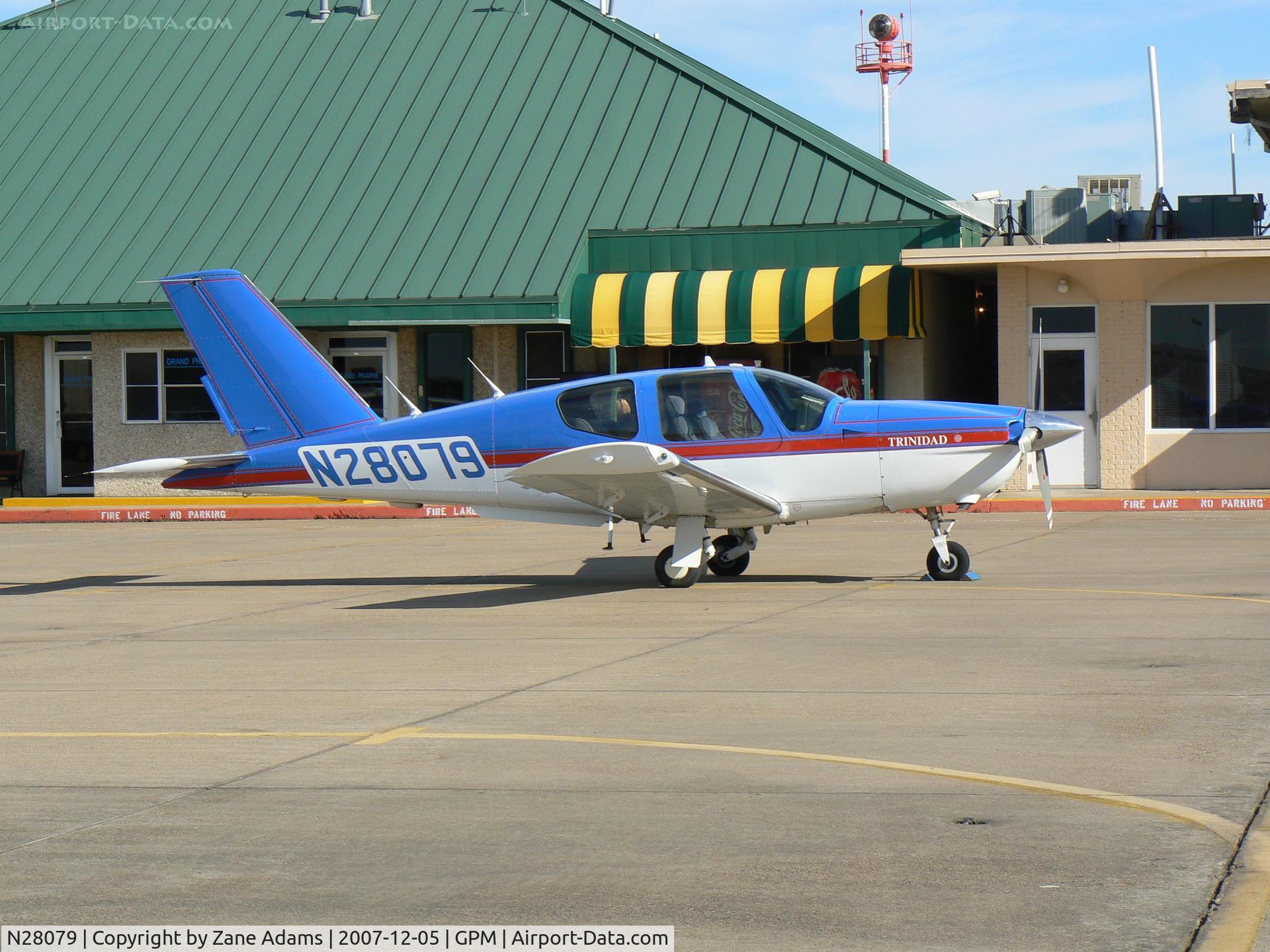N28079, 1990 Socata TB-20 Trinidad C/N 1140, On the ramp At Grand Prairie