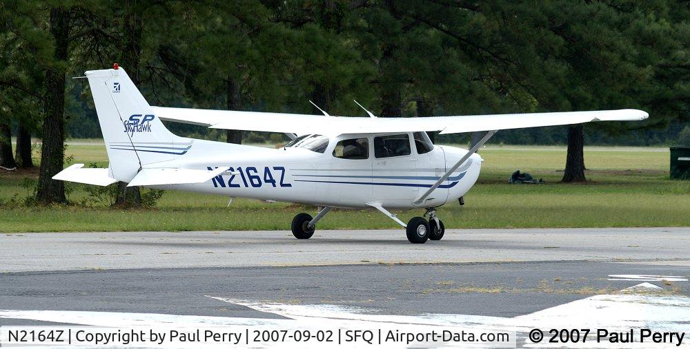N2164Z, 2003 Cessna 172S C/N 172S9533, And taxiing back out again.  Very short stay in Suffolk