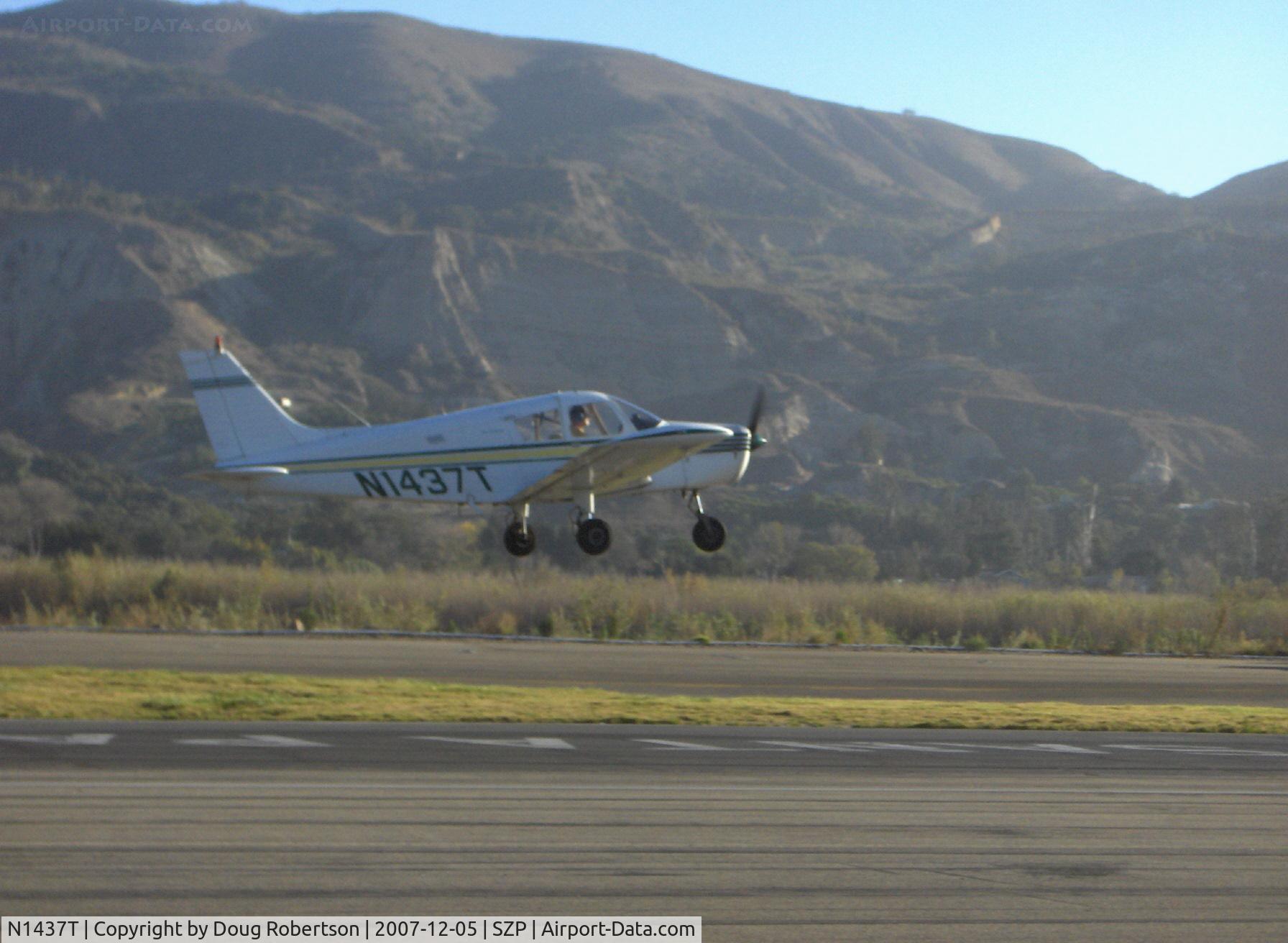 N1437T, 1972 Piper PA-28-140 C/N 28-7225514, 1972 Piper PA-28-140 CRUISER, Lycoming O-320-E2A 150 Hp, takeoff Rwy 22