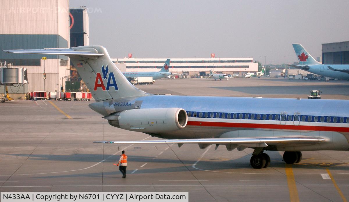 N433AA, 1987 McDonnell Douglas MD-83 (DC-9-83) C/N 49451, Pushback