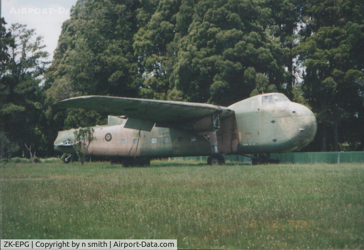 ZK-EPG, Bristol 170 Freighter Mk.31M C/N 13135, Ardmore 2003