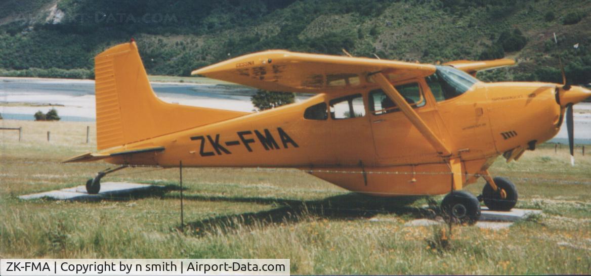 ZK-FMA, Cessna A185F Skywagon 185 C/N 18503513, Makarura 2003