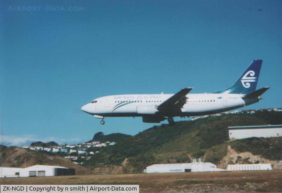 ZK-NGD, 1998 Boeing 737-3U3 C/N 28732, Wellington 2003