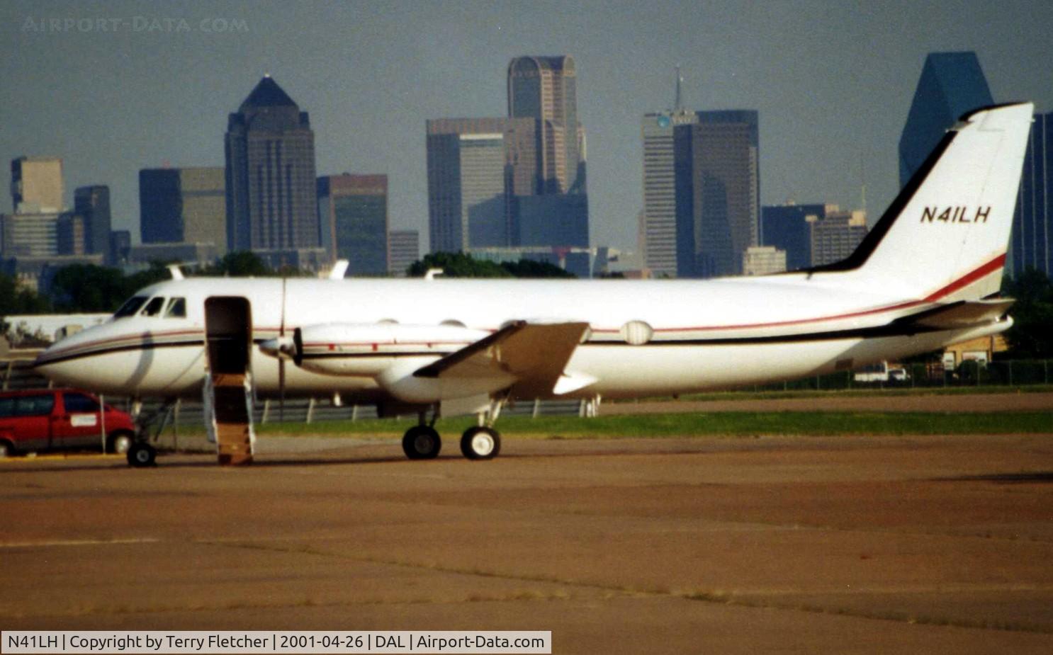 N41LH, Grumman American AA-5B Tiger C/N AA5B0768, This photo is of the de-registered G159 in 2001 as it sits at Love Field against the backdrop of downtown Dallas