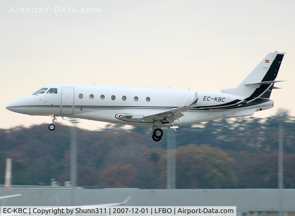EC-KBC, 2006 Gulfstream Aerospace G200 C/N 145, Landing rwy 14L