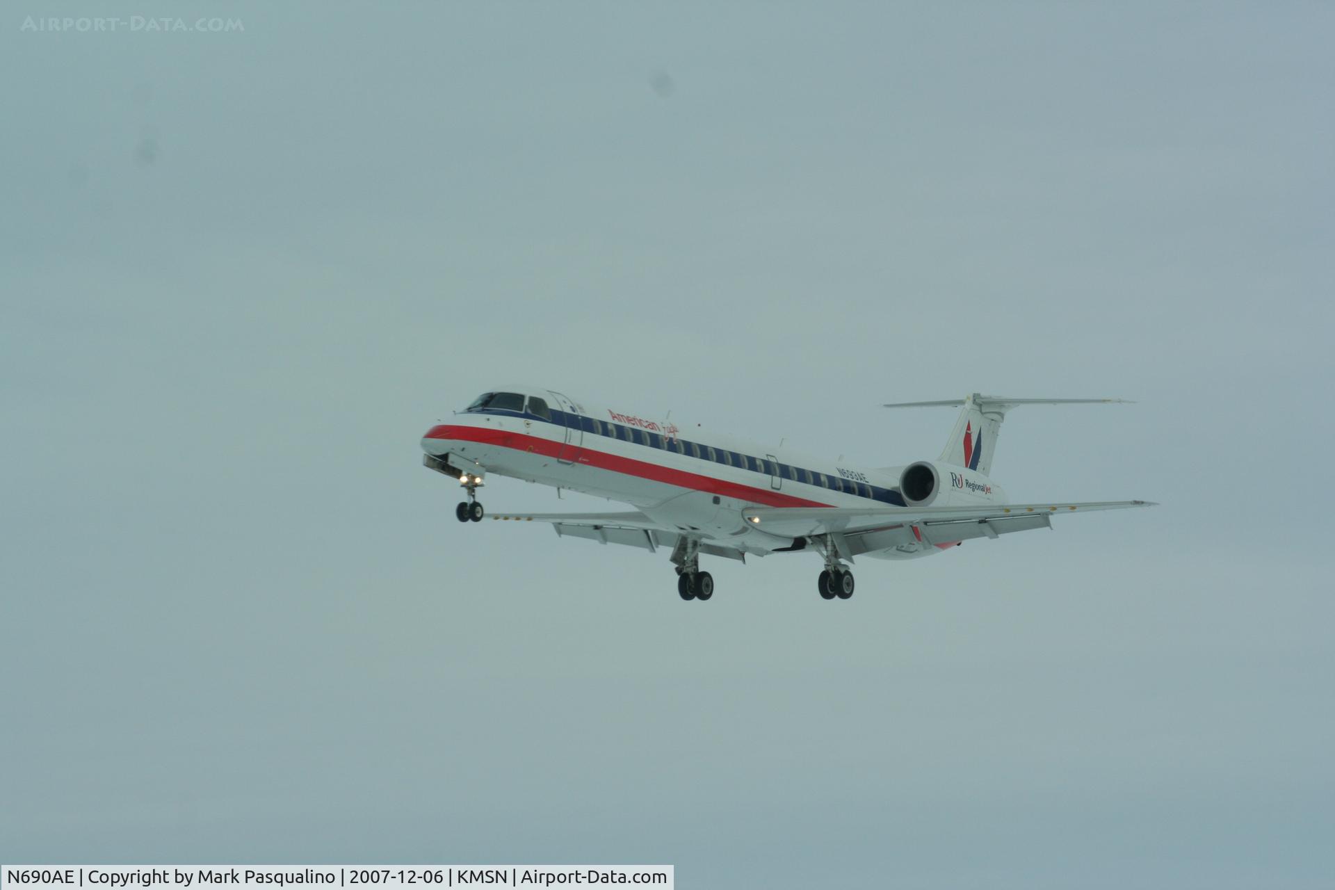 N690AE, 2004 Embraer ERJ-145LR (EMB-145LR) C/N 14500858, EMB-145LR