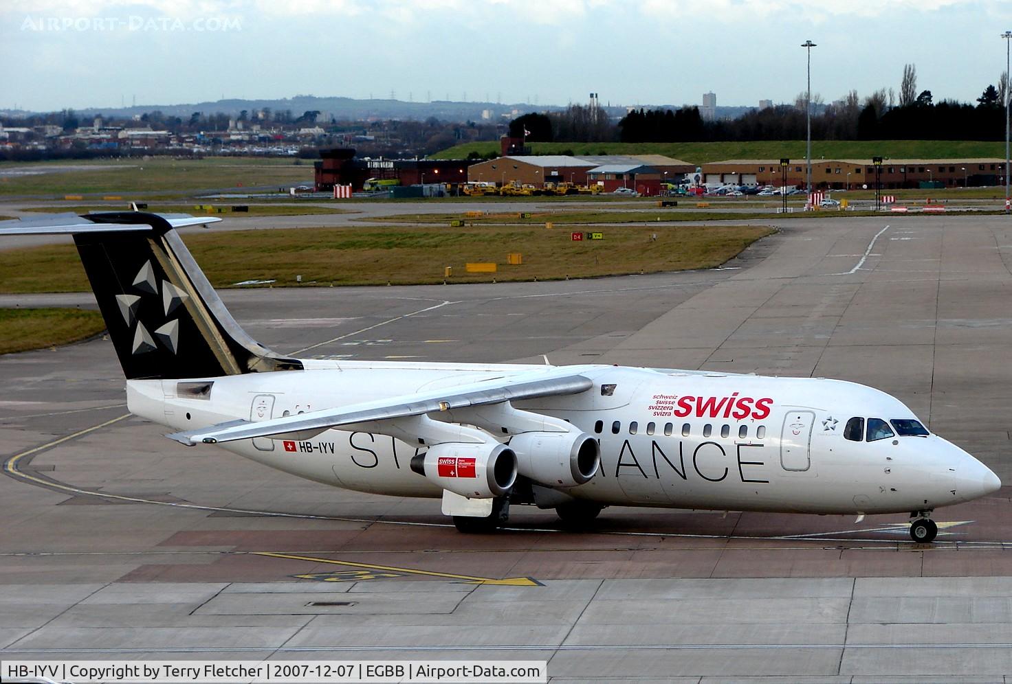 HB-IYV, 2000 British Aerospace Avro 146-RJ100 C/N E3377, This swiss Airlines BAE146 wears the Star Alliance colours