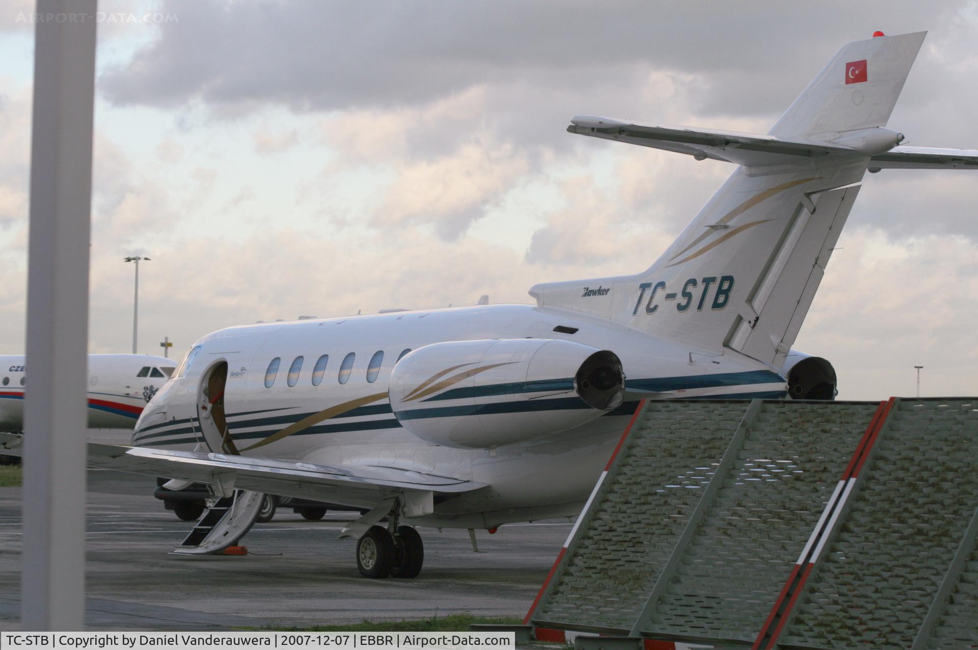 TC-STB, 2006 Raytheon Hawker 800XP C/N 258793, General Aviation apron