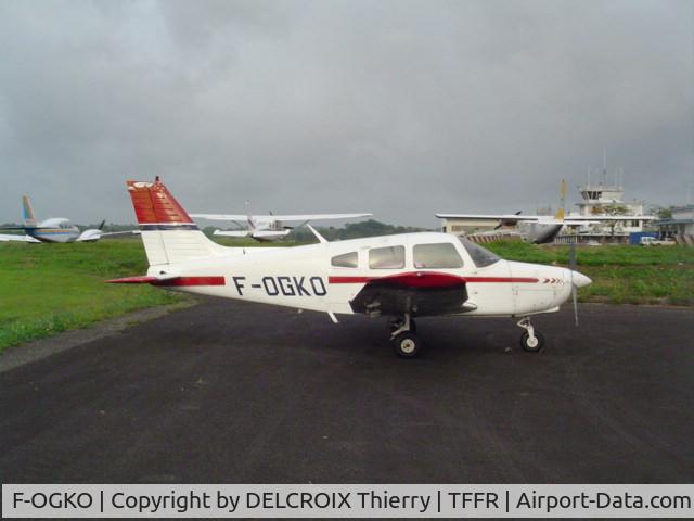 F-OGKO, Piper PA-28-151 Cherokee Warrior C/N 28-7715109, basÃ© Ã  Pointe-Ã -Ptre Le Raizet, Guadeloupe.