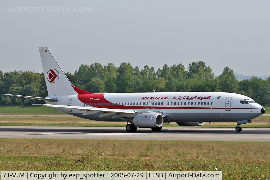 7T-VJM, 2000 Boeing 737-8D6 C/N 30205, departing on rwy 16