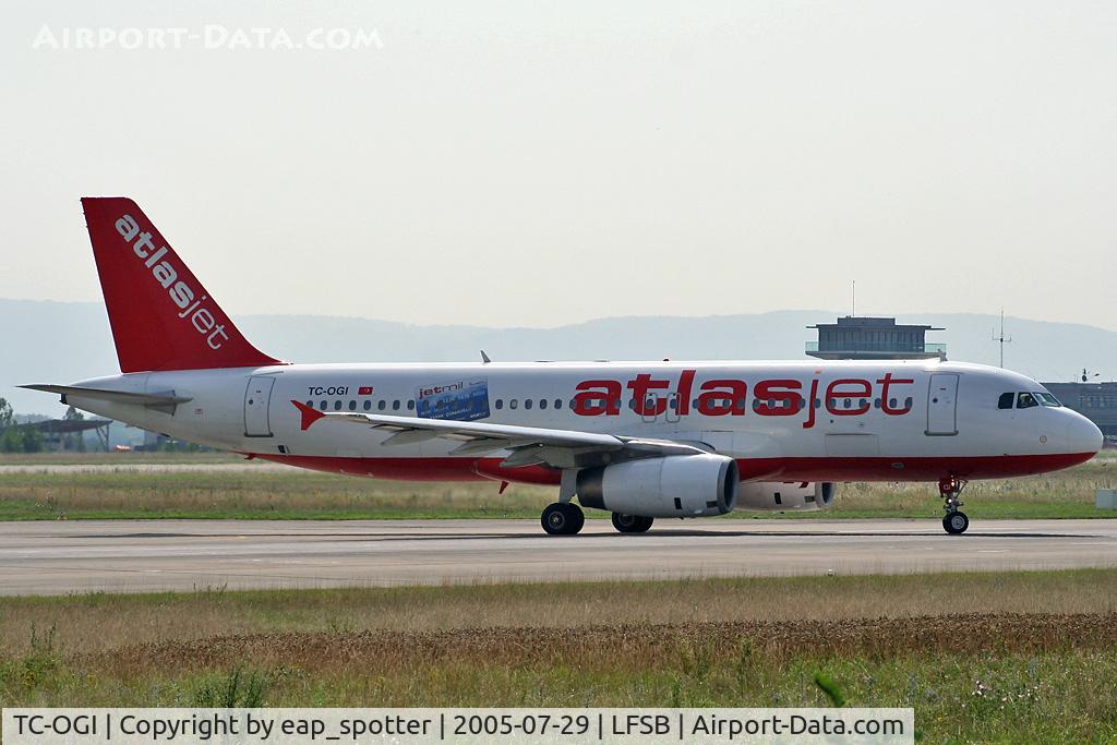 TC-OGI, 1997 Airbus A320-232 C/N 640, lining up rwy 16