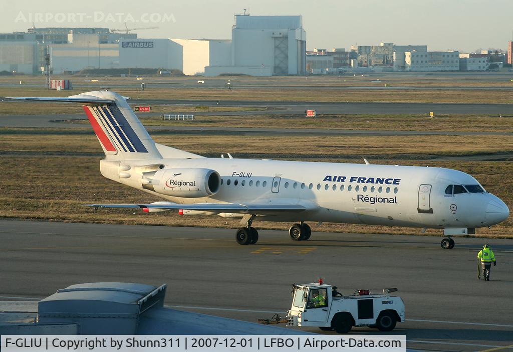 F-GLIU, 1995 Fokker 70 (F-28-0070) C/N 11543, Push back for departure