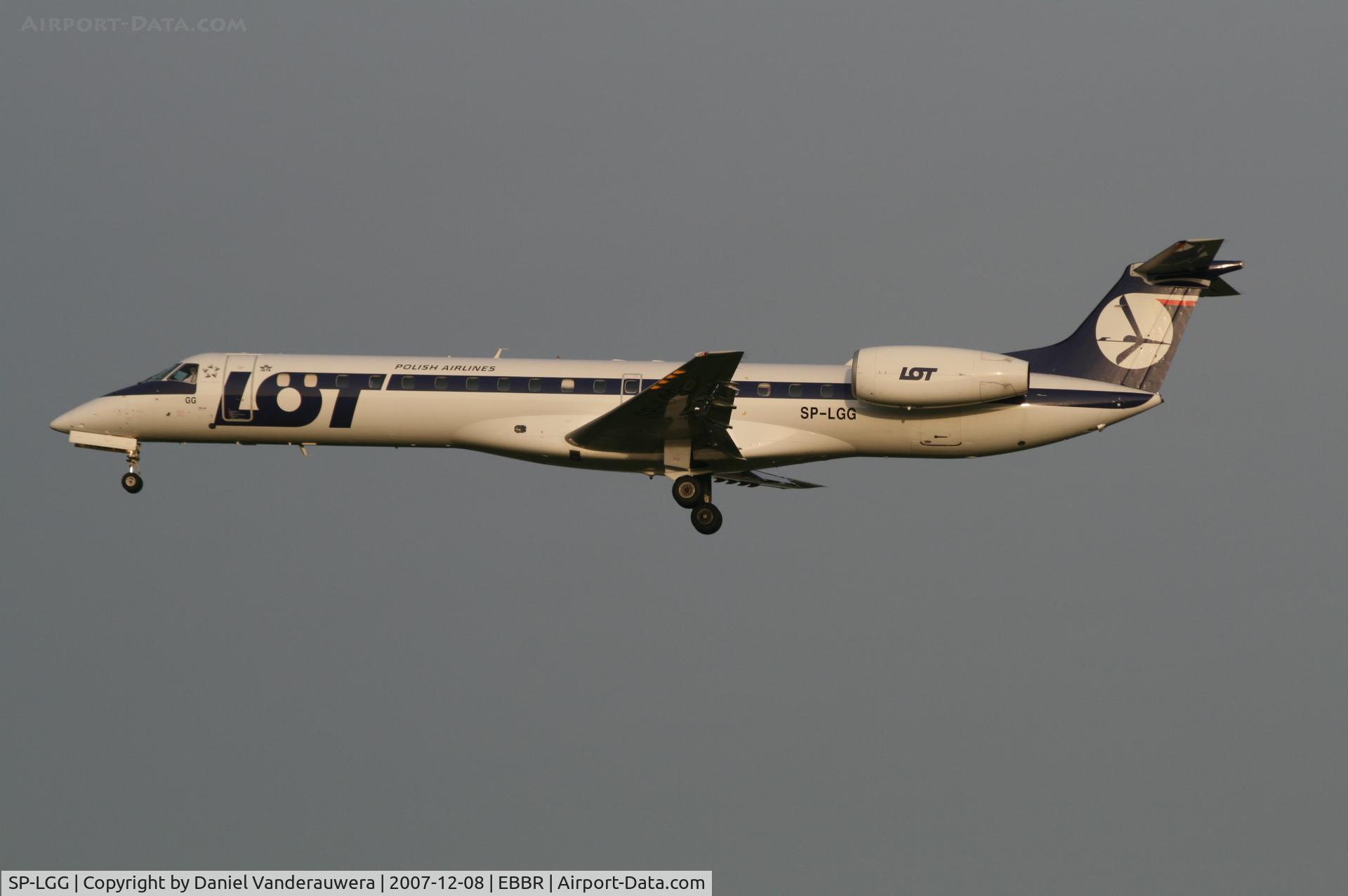 SP-LGG, 2000 Embraer ERJ-145MP (EMB-145MP) C/N 145319, arrival of flight LO239 to rwy 25L