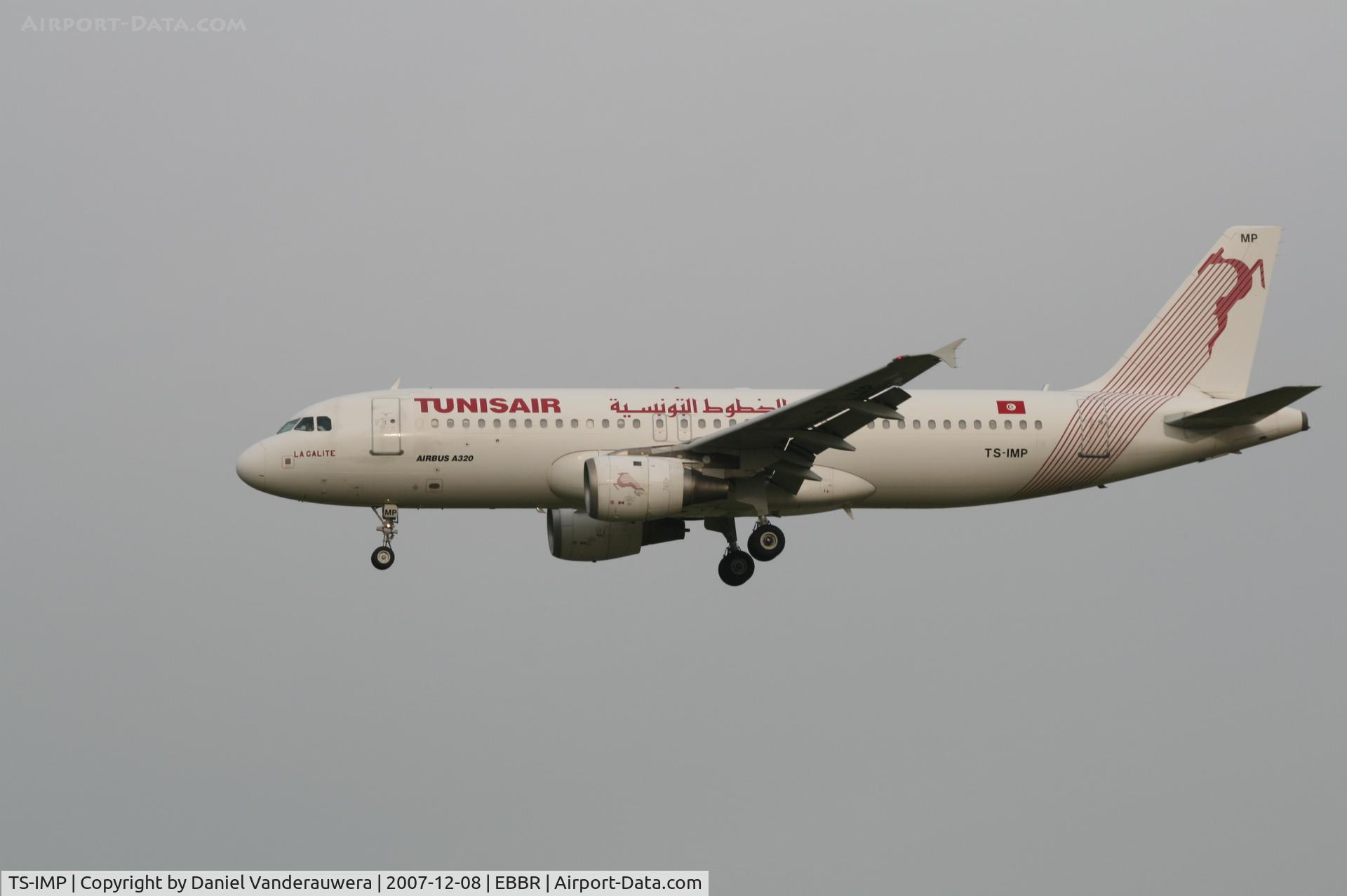 TS-IMP, 2002 Airbus A320-211 C/N 1700, arrival of flight TU788 to rwy 25L