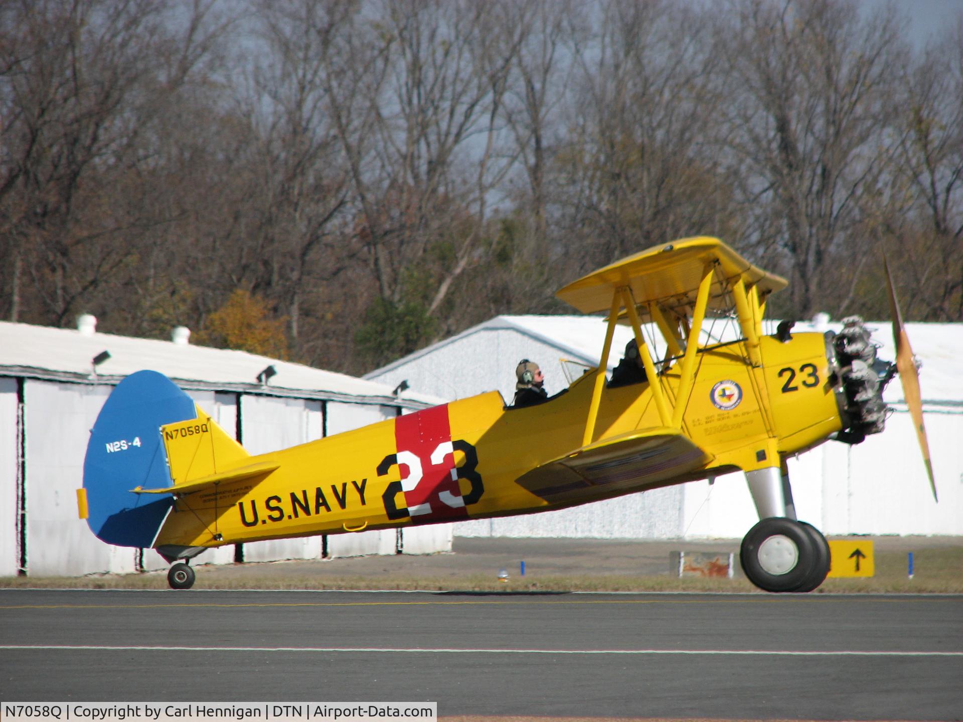 N7058Q, 1941 Boeing A75N1(PT17) C/N 75-1543, Landing runway 14