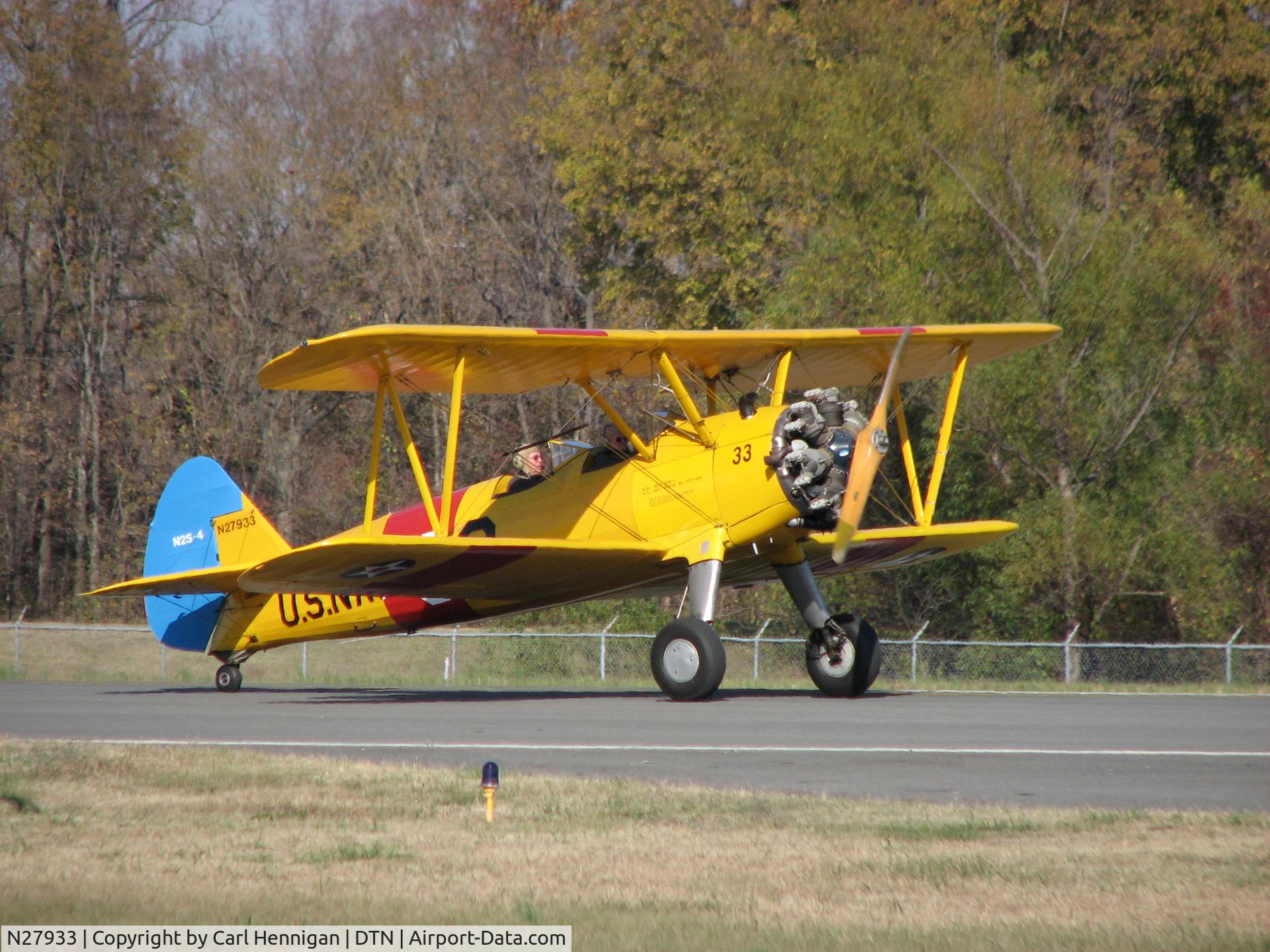 N27933, 1941 Boeing 75 C/N 75-630, Landing runway 14