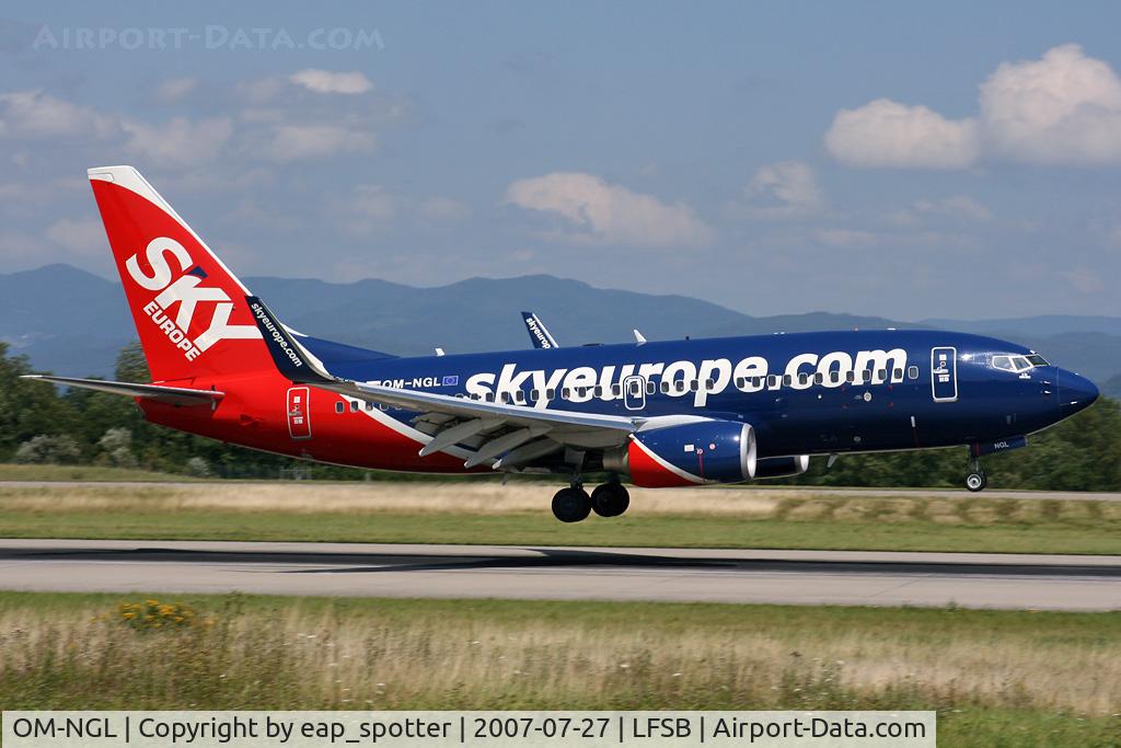 OM-NGL, 2007 Boeing 737-76N C/N 34757, landing on rwy 16