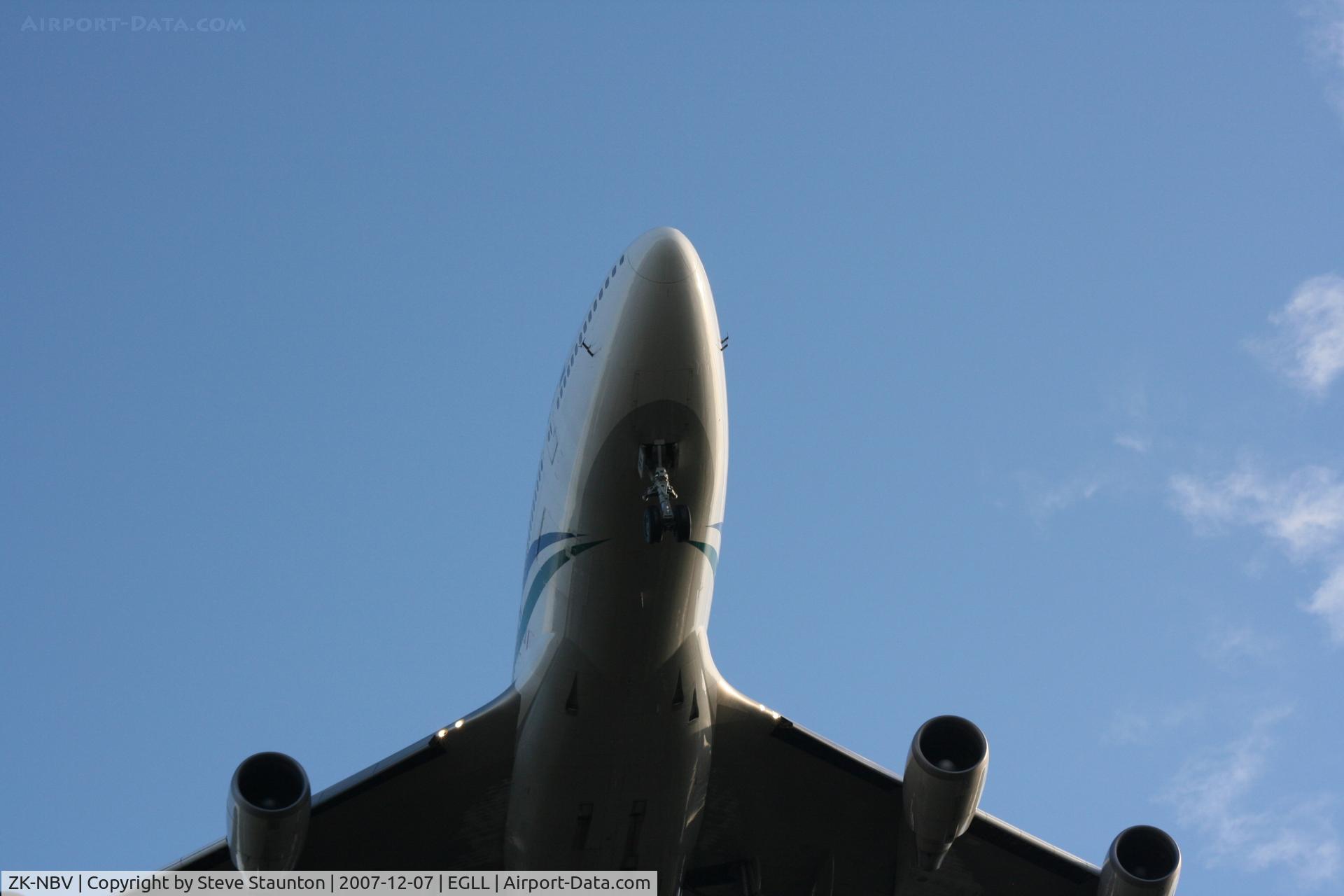 ZK-NBV, 1998 Boeing 747-419 C/N 26910, Taken at Heathrow Airport 07 December 2007