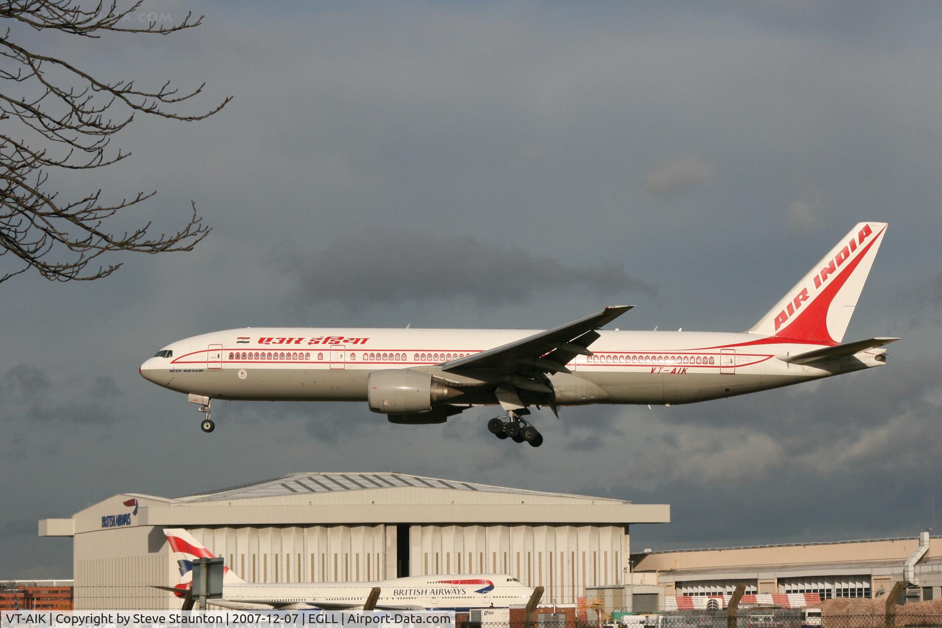 VT-AIK, 1999 Boeing 777-222 C/N 28714, Taken at Heathrow Airport 07 December 2007