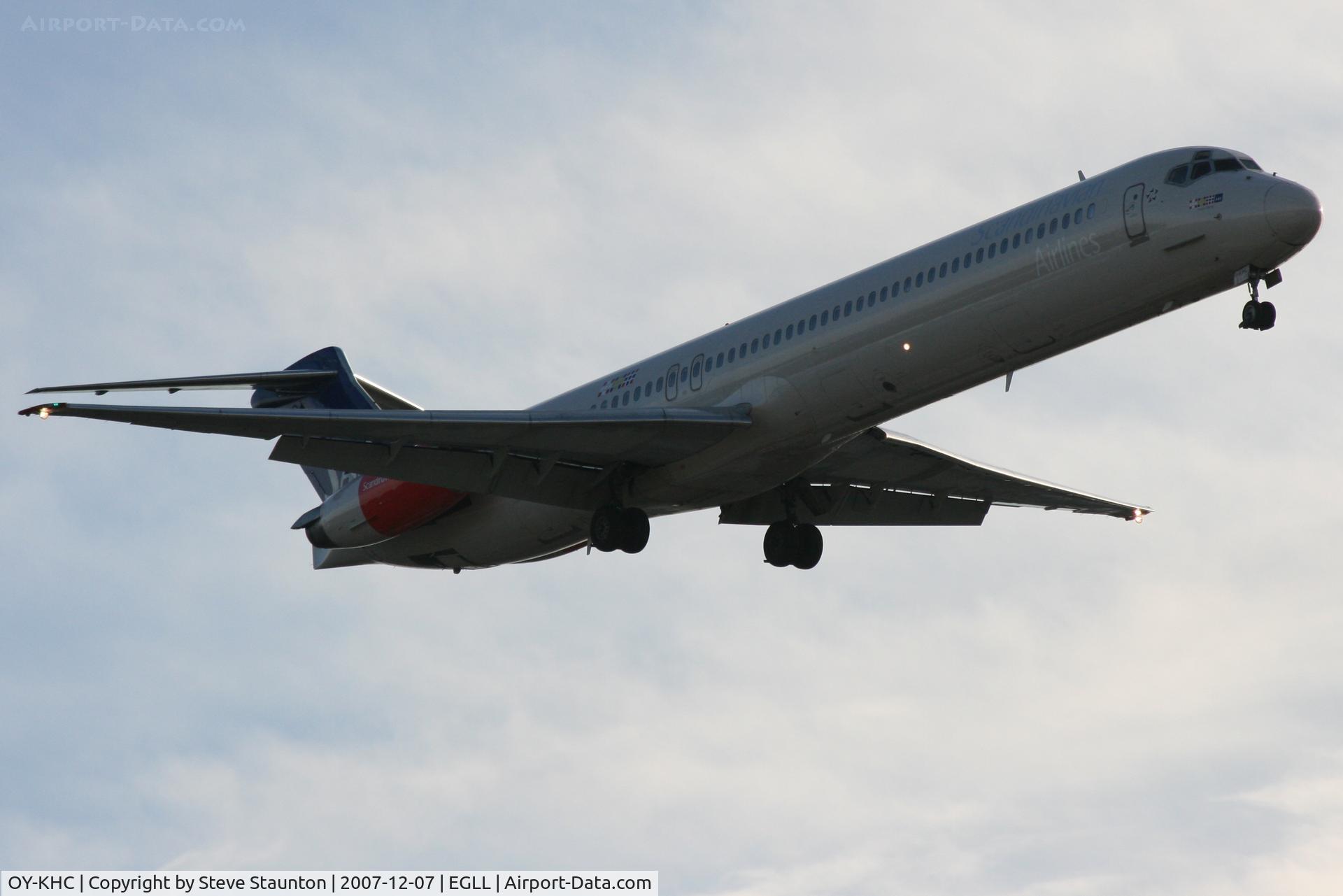 OY-KHC, 1986 McDonnell Douglas MD-82 (DC-9-82) C/N 49436, Taken at Heathrow Airport 07 December 2007