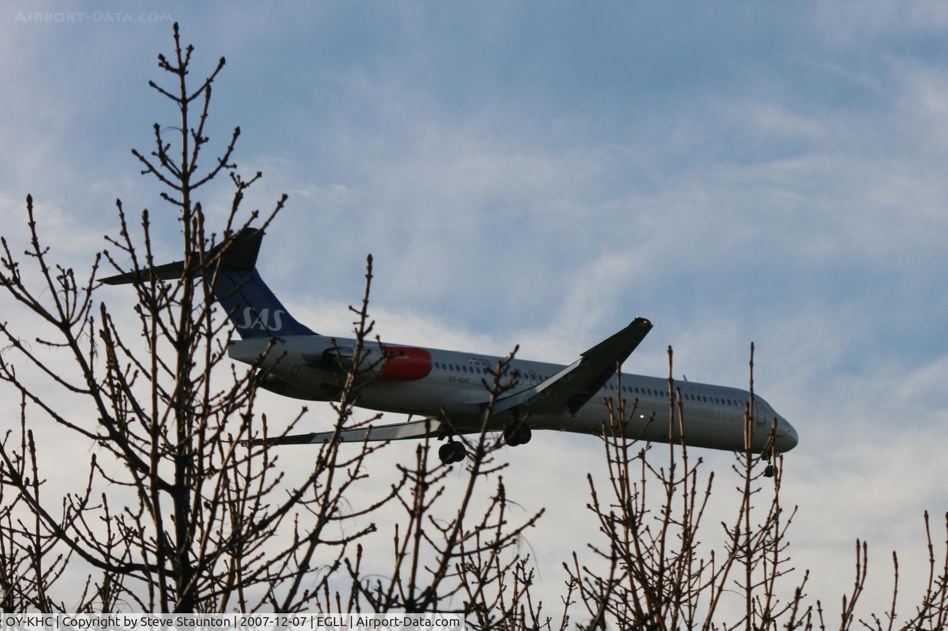 OY-KHC, 1986 McDonnell Douglas MD-82 (DC-9-82) C/N 49436, Taken at Heathrow Airport 07 December 2007