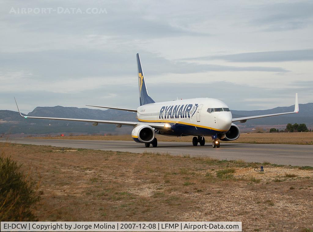 EI-DCW, 2004 Boeing 737-8AS C/N 33568, Taxi after land RWY 33.