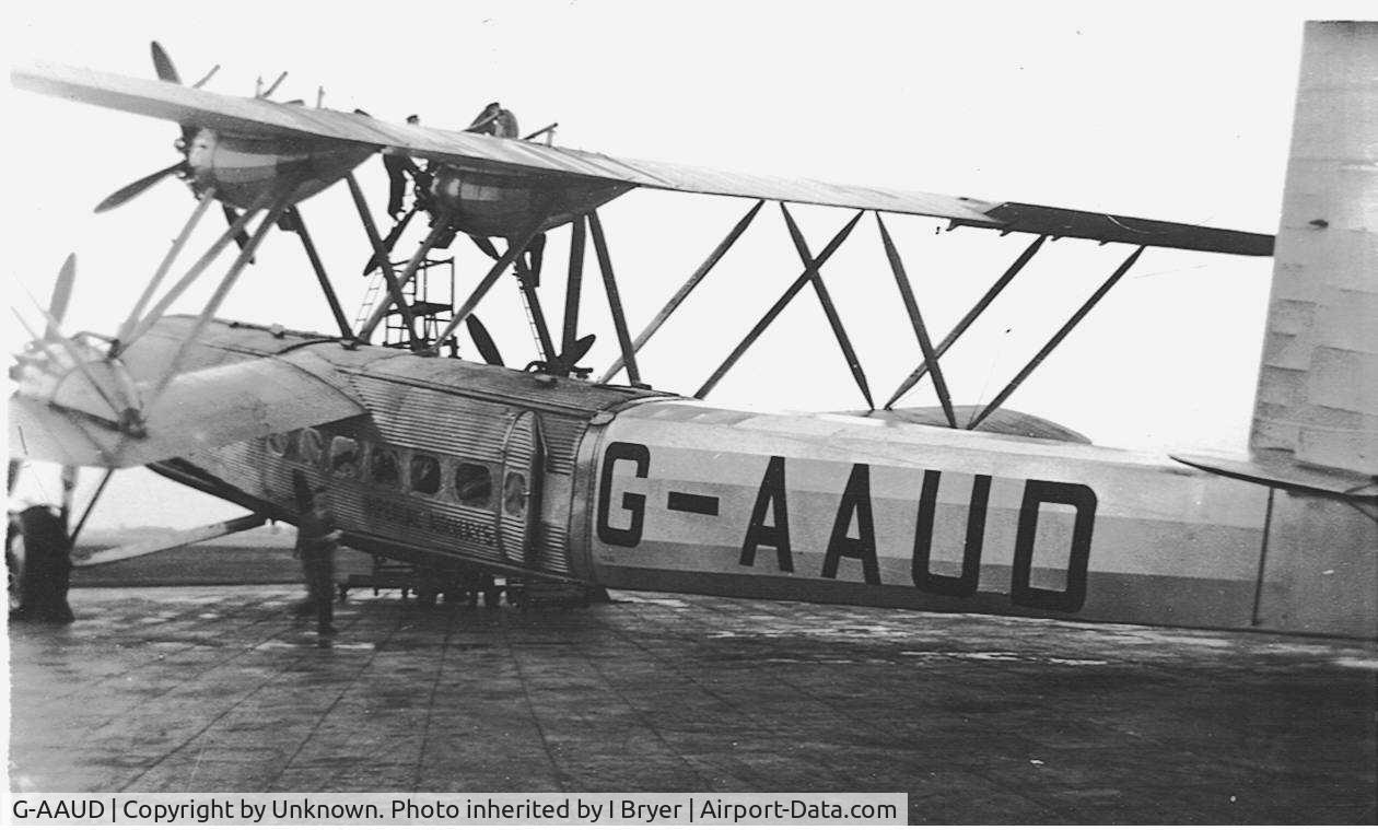 G-AAUD, 1930 Handley Page H.P.42W Western C/N 42/3, HP 42W possibly at Croydon