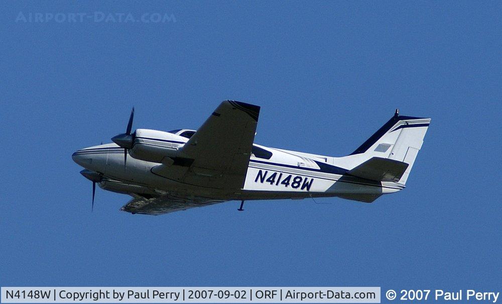 N4148W, 1973 Beech 95-B55 (T42A) Baron C/N TC-1561, Snappy twin coming by