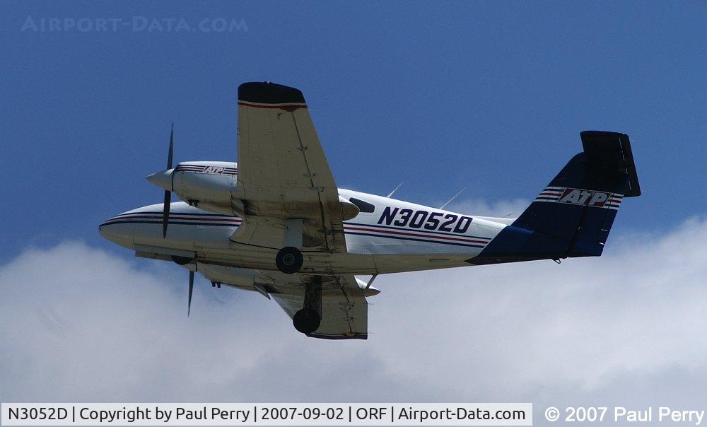 N3052D, 1978 Piper PA-44-180 Seminole C/N 44-7995144, Nosewheel in and closing, now for the mains
