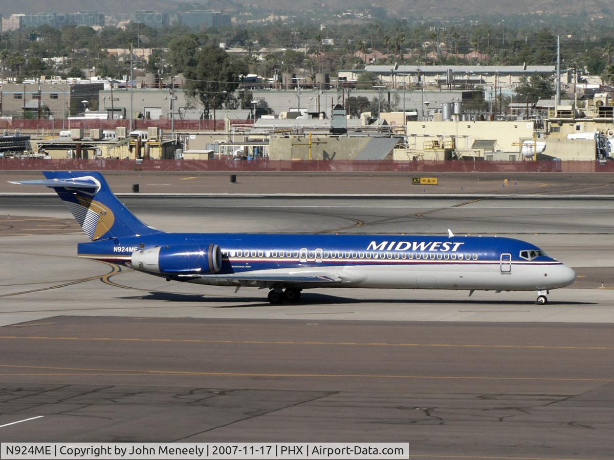 N924ME, 2005 Boeing 717-2BL C/N 55190, Lunchtime arrival at PHX