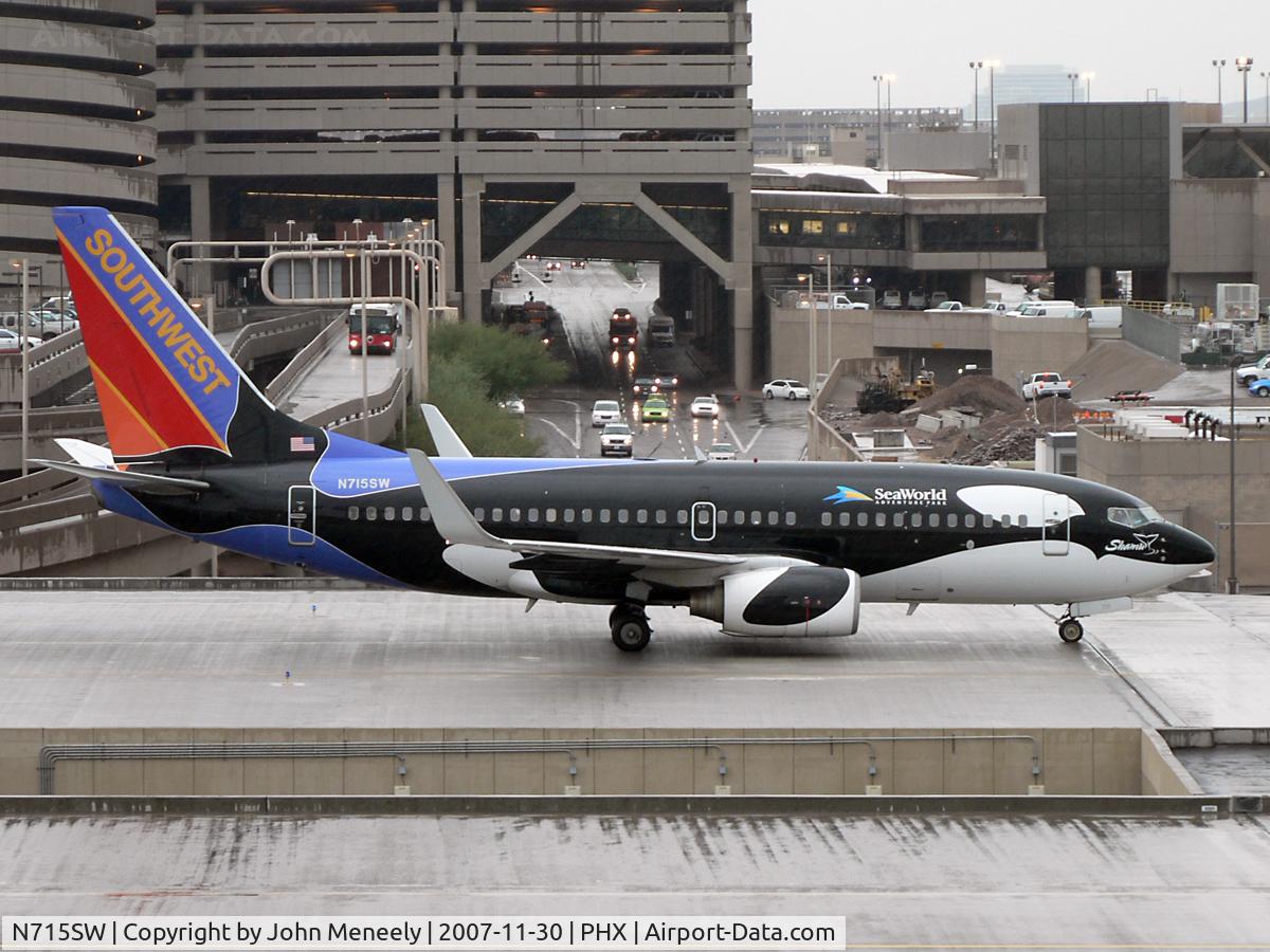 N715SW, 1998 Boeing 737-7H4 C/N 27849, Shamu taxiing to the gate