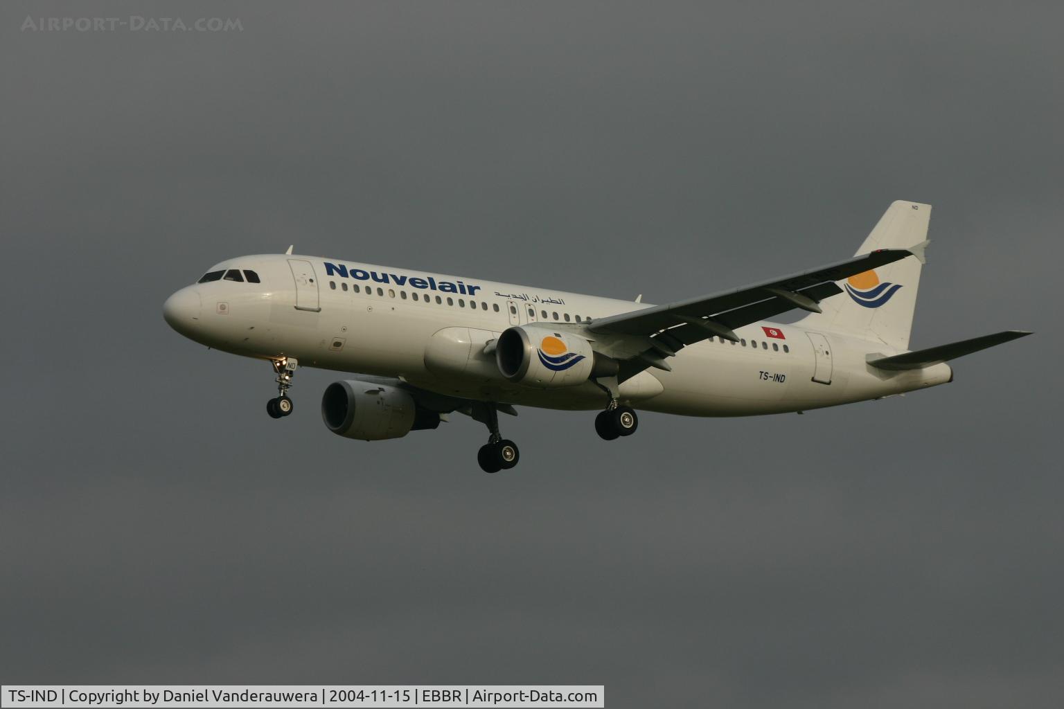 TS-IND, 1992 Airbus A320-212 C/N 348, arrival of flight 8U920 to rwy 25L