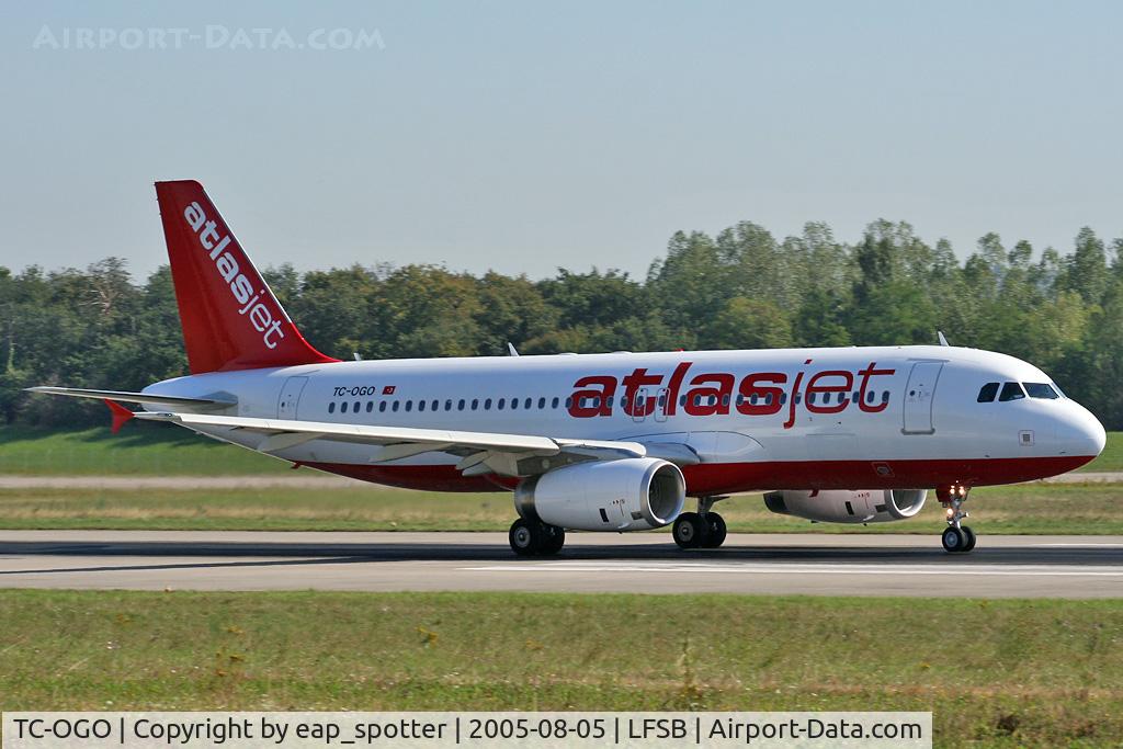 TC-OGO, 2005 Airbus A320-232 C/N 2423, departing rwy 16