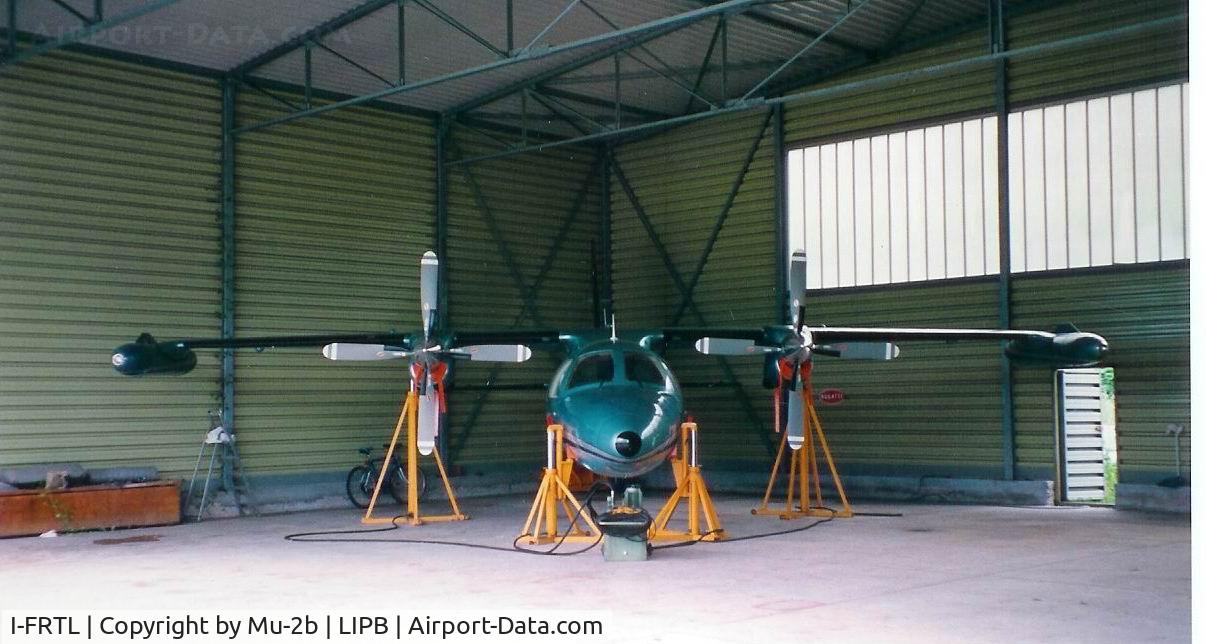 I-FRTL, 1981 Mitsubishi MU-2B-40 Solitaire C/N 454 S.A., In the hangar for gear reparation before a short fly test. I flew with the two pilots.