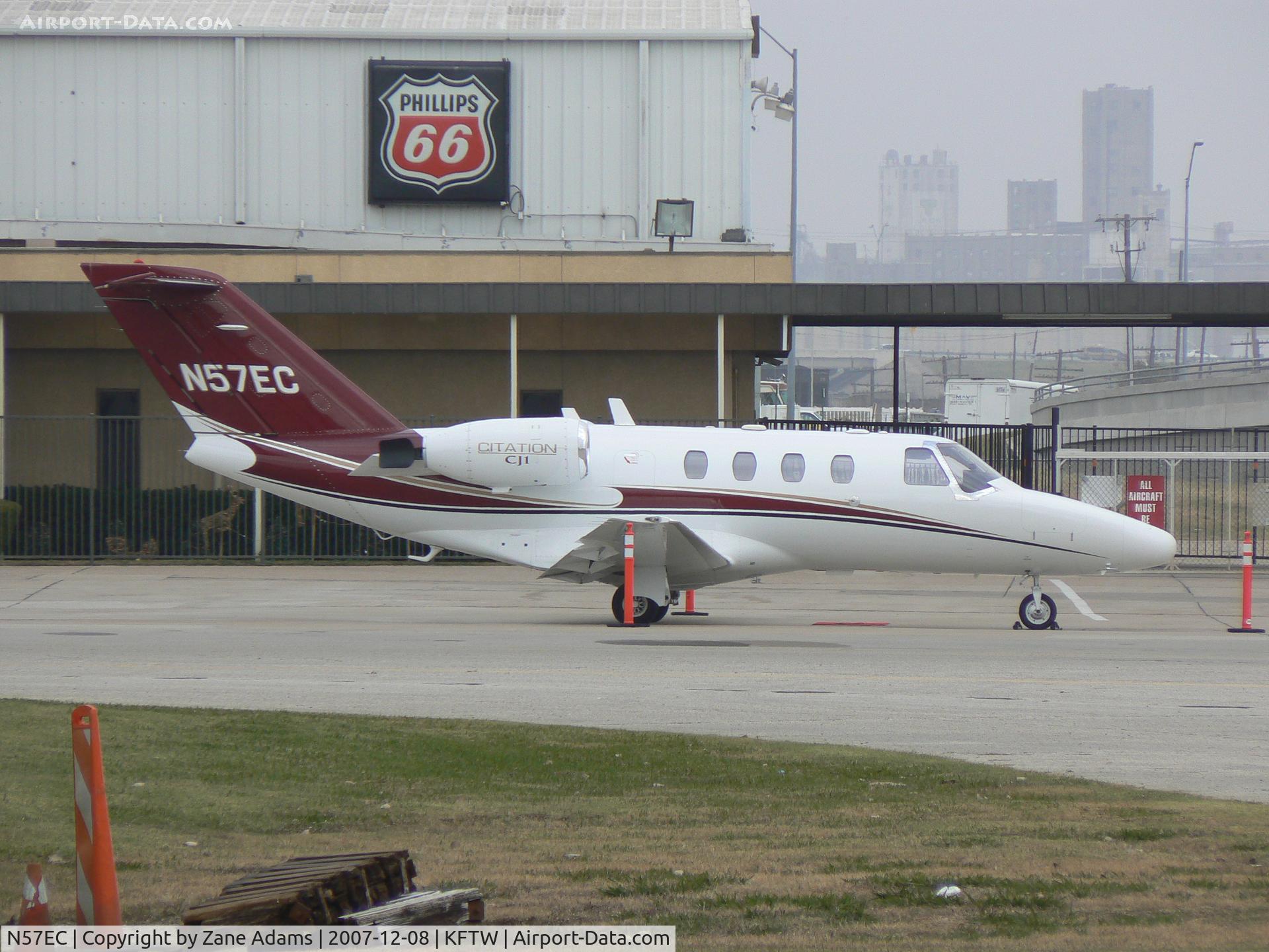 N57EC, 2001 Cessna 525 C/N 525-0460, At Mecham Field