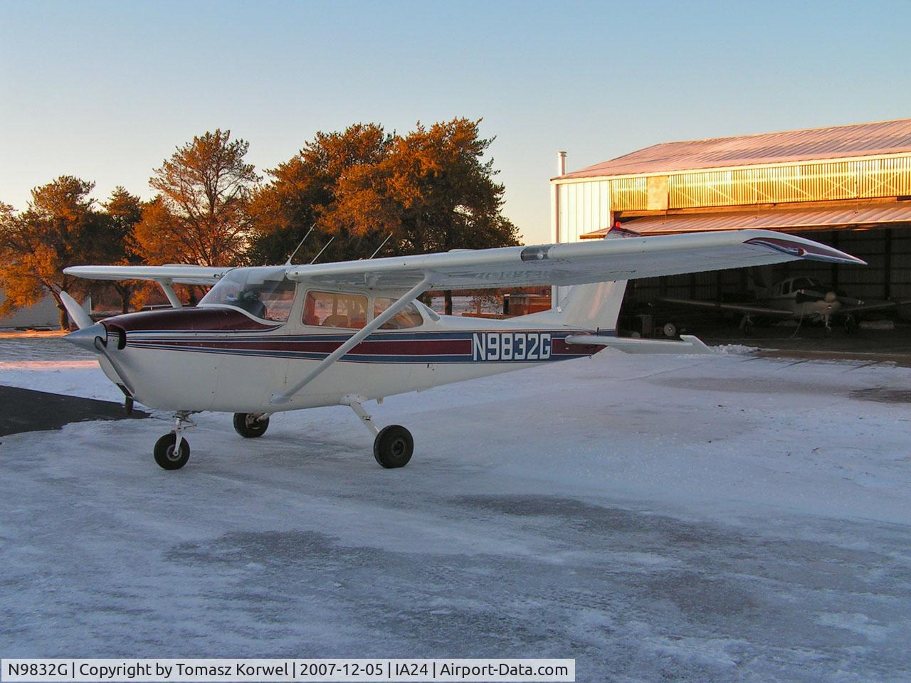 N9832G, 1971 Cessna 172L C/N 17259732, Parked outside Green Castle Aero Club hangar