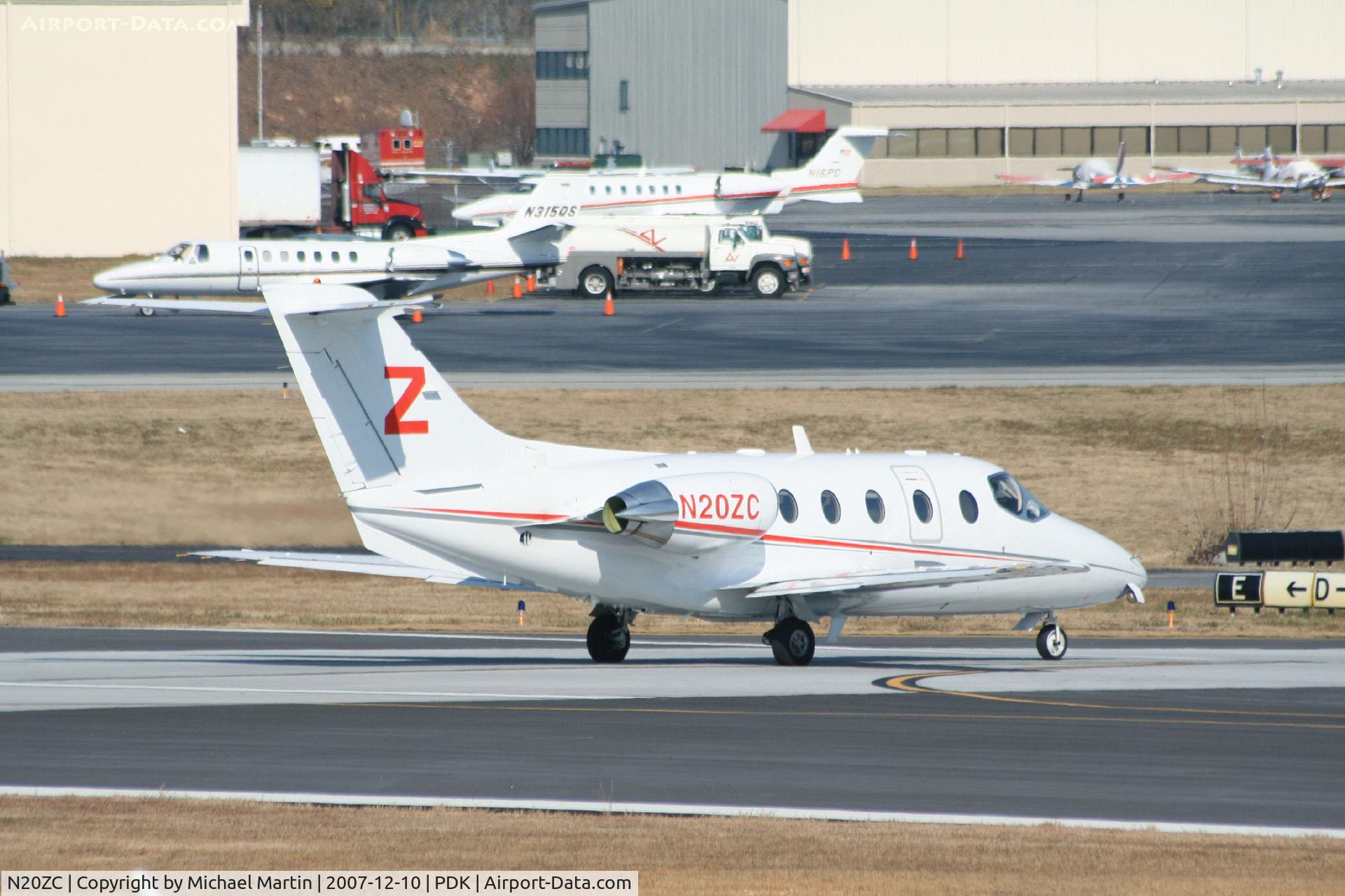 N20ZC, 1994 Beech 400A Beechjet C/N RK-86, Taxing to Runway 20L