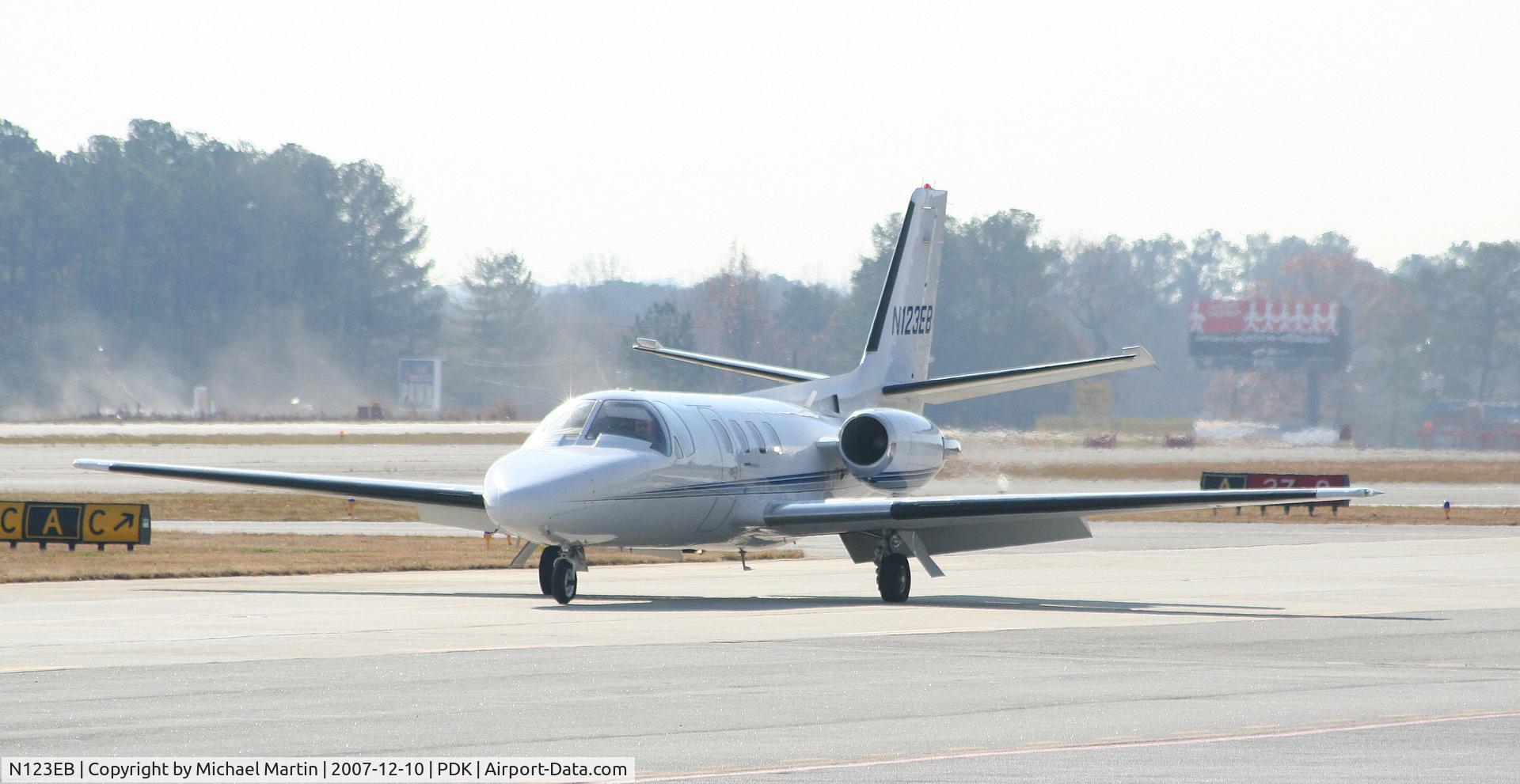 N123EB, 1977 Cessna 501 Citation I/SP C/N 501-0020, Taxing to Epps Air Service