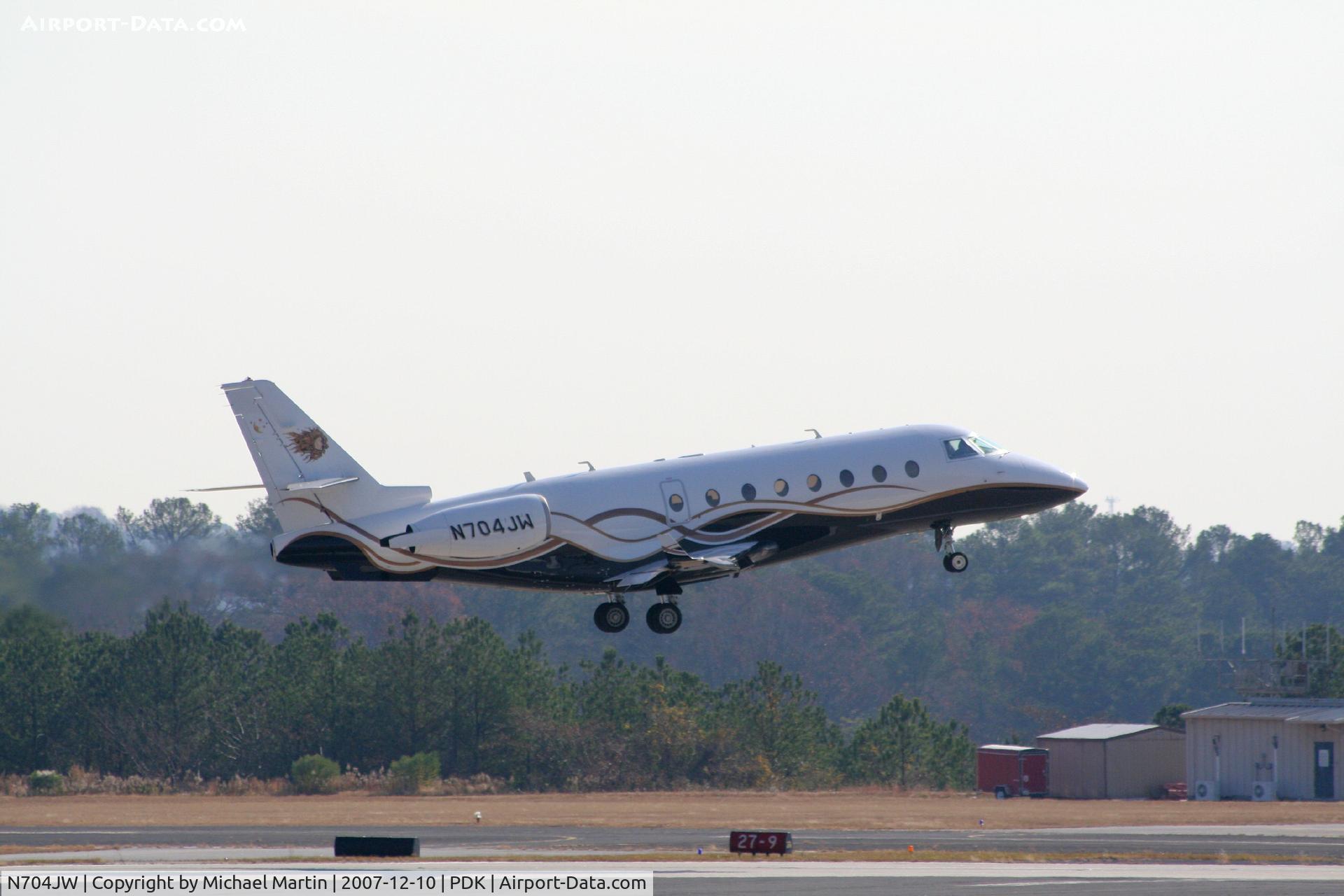 N704JW, 2003 Israel Aircraft Industries Gulfstream 200 C/N 088, Departing PDK enroute to SAV