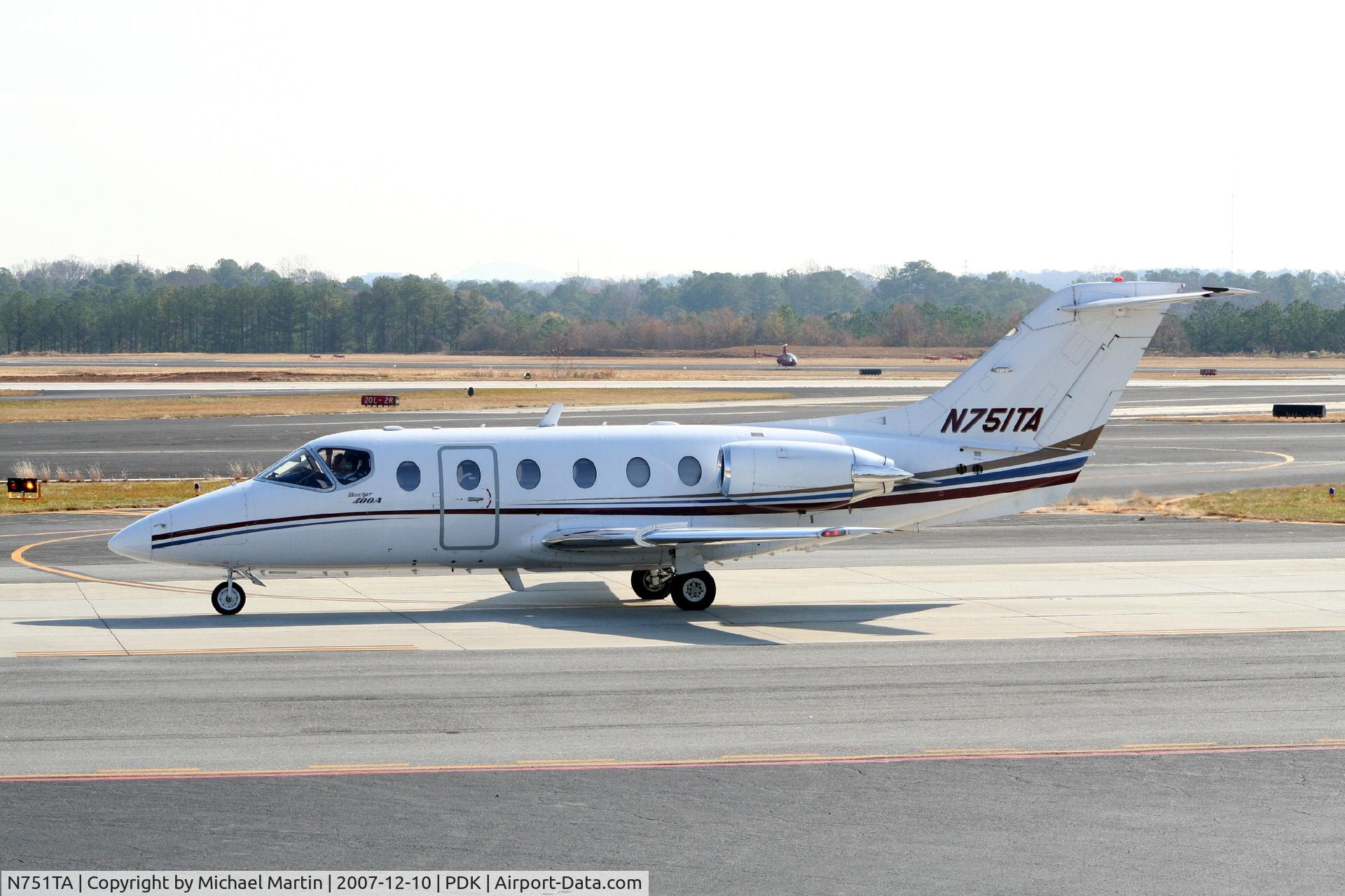 N751TA, 1999 Raytheon Aircraft Company 400A C/N RK-225, Taxing to Epps Air Service