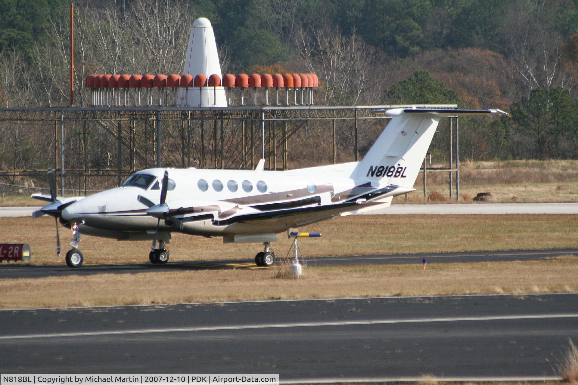 N818BL, 1991 Beech B200 King Air C/N BB-1394, Taxing to Epps Air Service