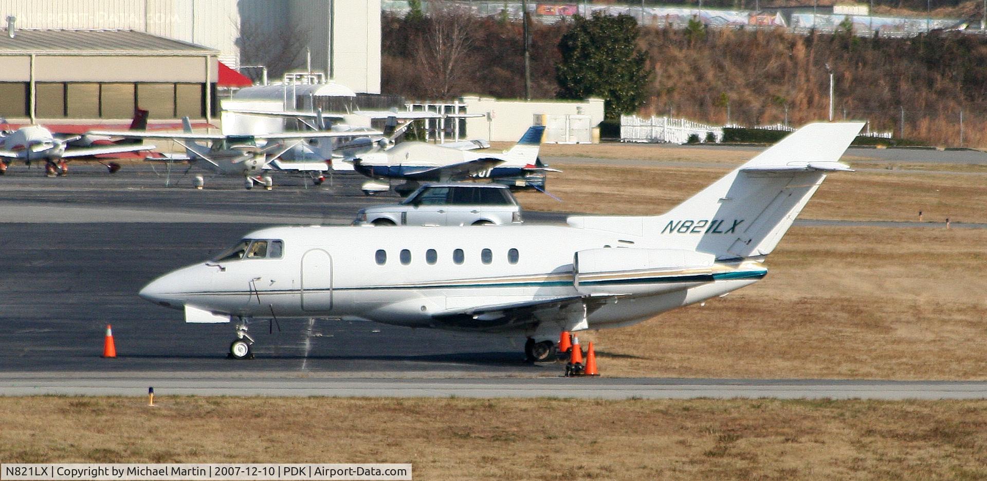 N821LX, 1999 Raytheon Hawker 800XP C/N 258406, Tied down @ Signature Flight Support