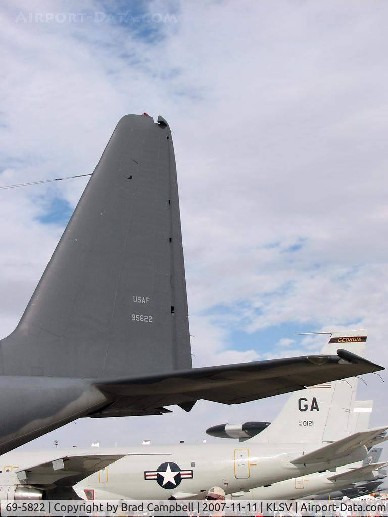 69-5822, 1969 Lockheed MC-130P Combat Shadow C/N 382-4370, USA - Air Force / 1969 Lockheed MC-130P Combat Shadow - 16th Special Operations Squadron 'Spectre or Night Wing' 16 Special Operations Wing, Hurlburt Field, Florida. Converted from HC-130N-LM Hercules (L-382)