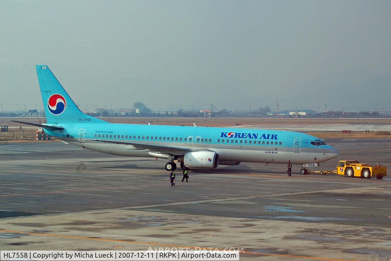 HL7558, 2000 Boeing 737-86N C/N 28625, Push-back