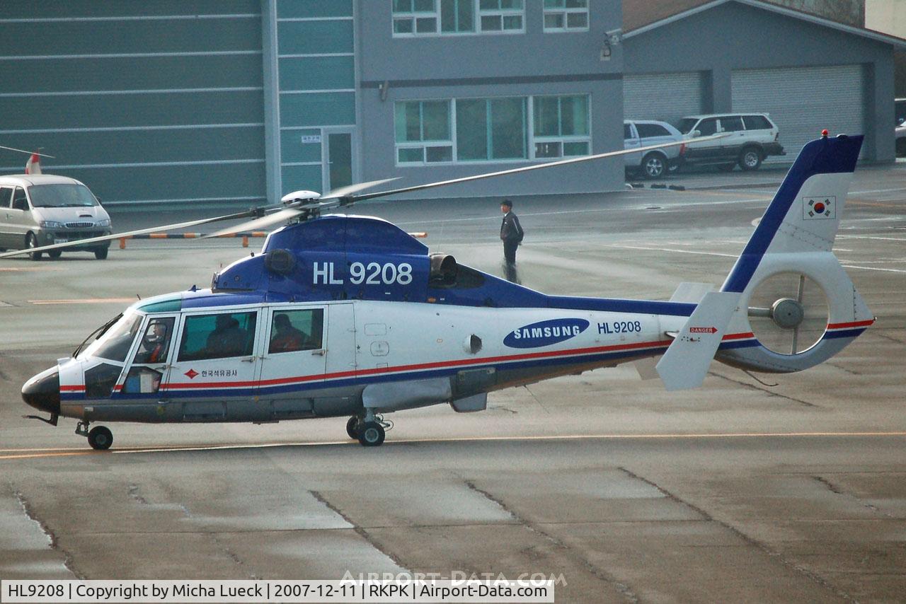 HL9208, Aérospatiale AS-365N-2 Dauphin C/N 6473, Taxiing to the parking position