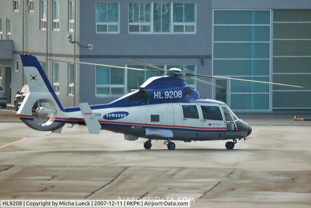 HL9208, Aérospatiale AS-365N-2 Dauphin C/N 6473, Arriving at the parking position