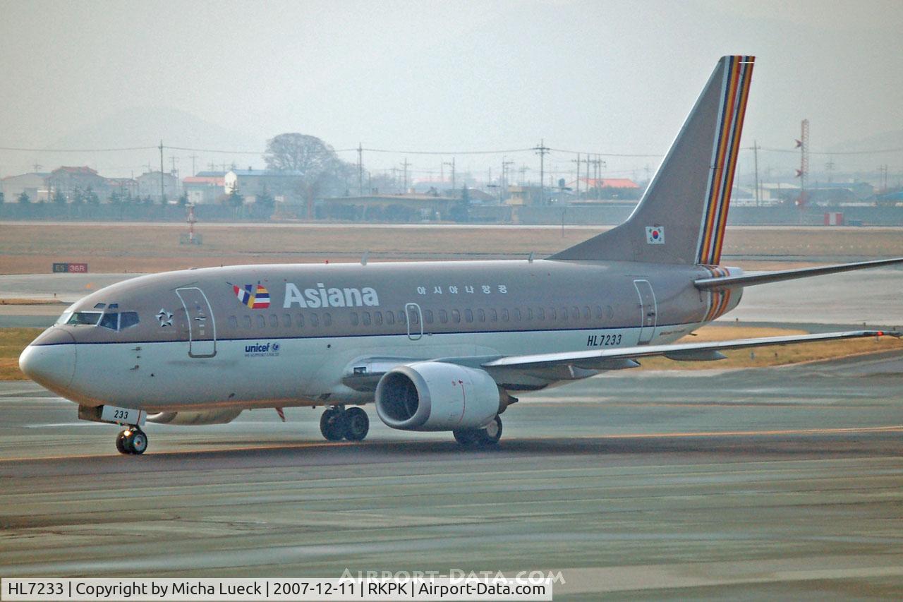 HL7233, 1995 Boeing 737-58E C/N 25768, Taxiing to the gate