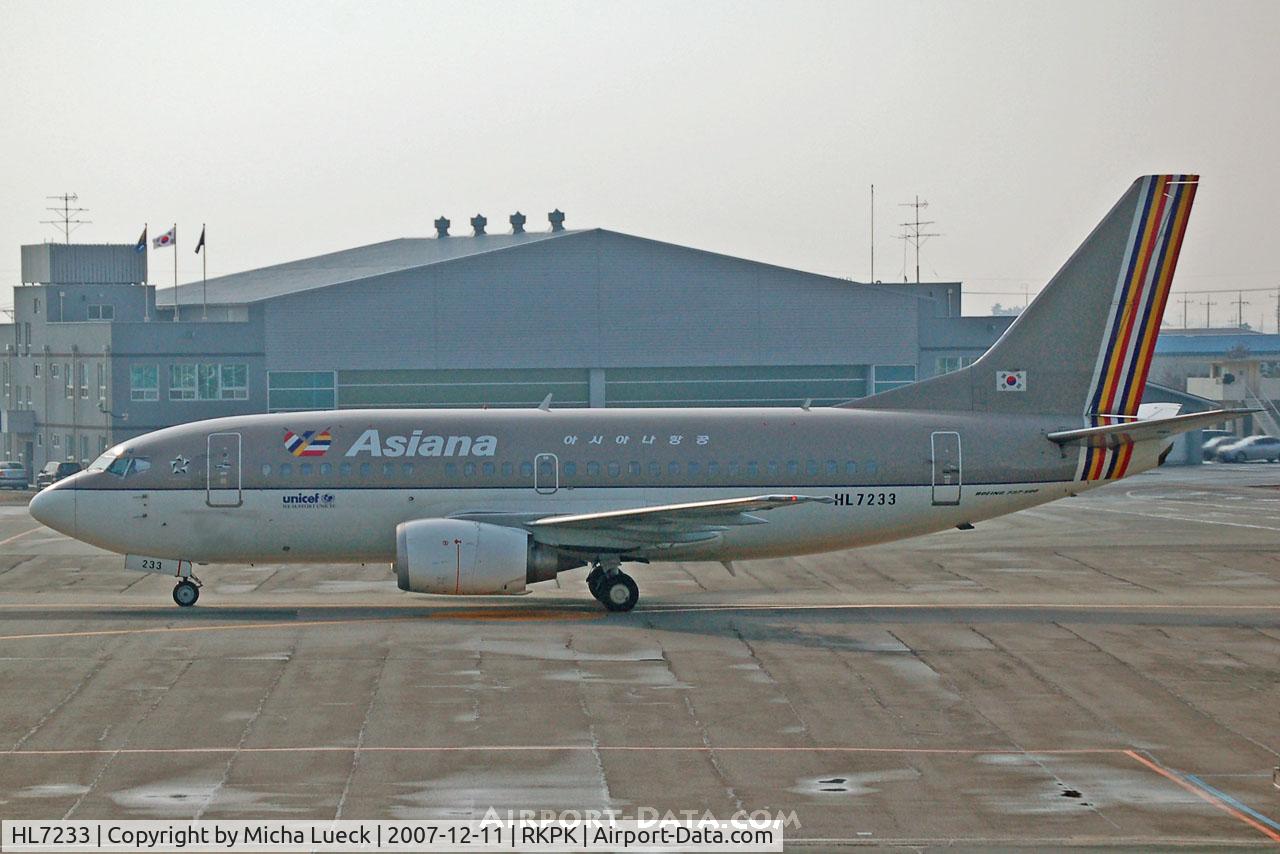 HL7233, 1995 Boeing 737-58E C/N 25768, Arriving at the gate