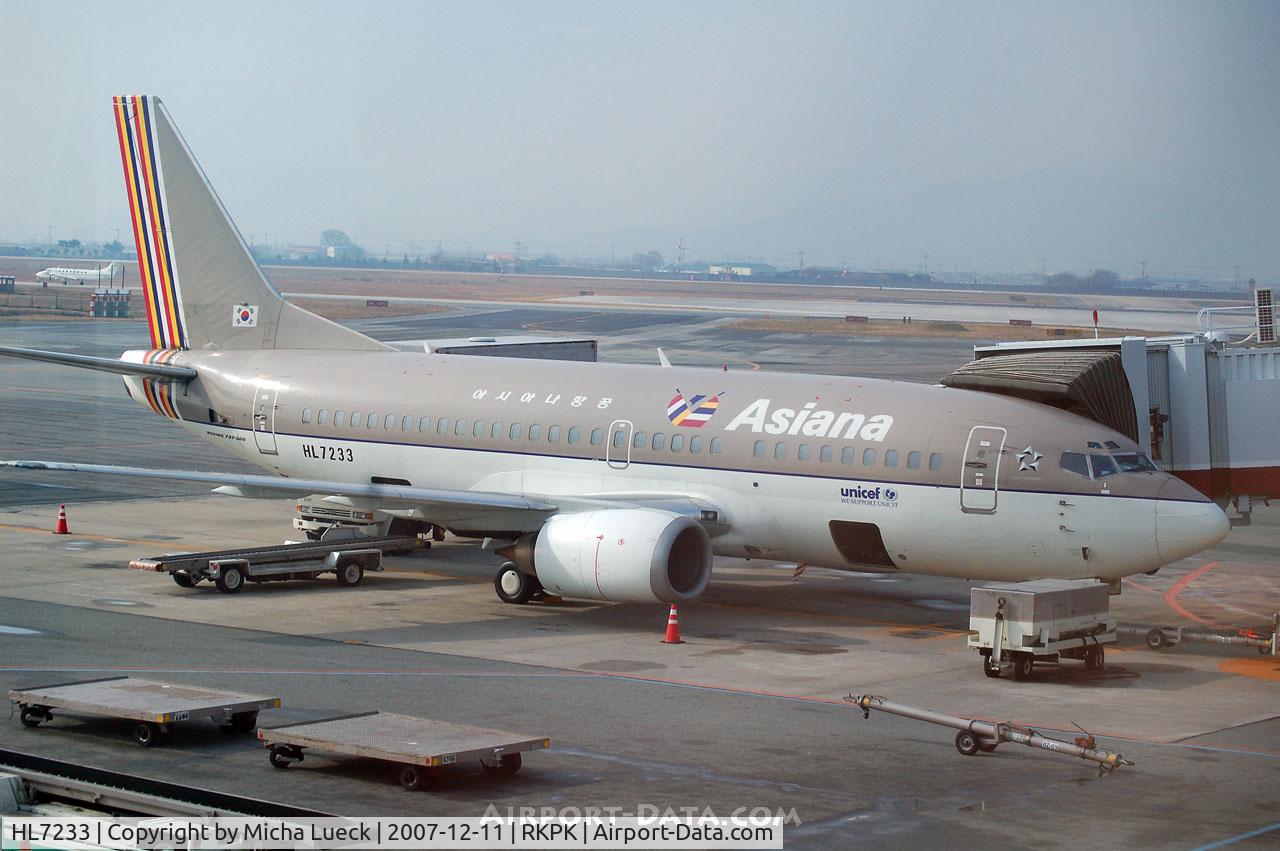 HL7233, 1995 Boeing 737-58E C/N 25768, At the gate in Busan